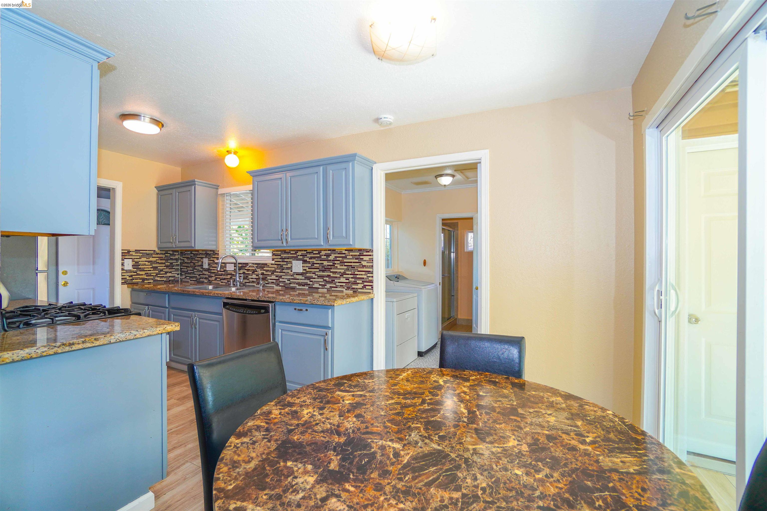 Detail Gallery Image 2 of 6 For 614 Chester Dr, Pittsburg,  CA 94565 - 4 Beds | 2 Baths