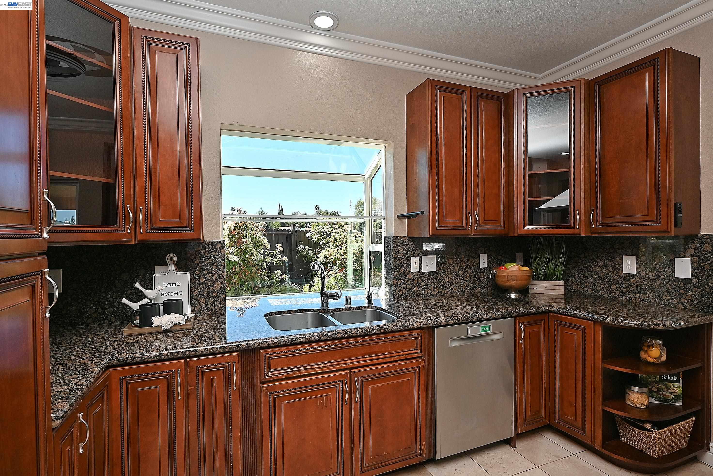 Detail Gallery Image 18 of 50 For 1498 Columbine Way, Livermore,  CA 94551 - 6 Beds | 3 Baths