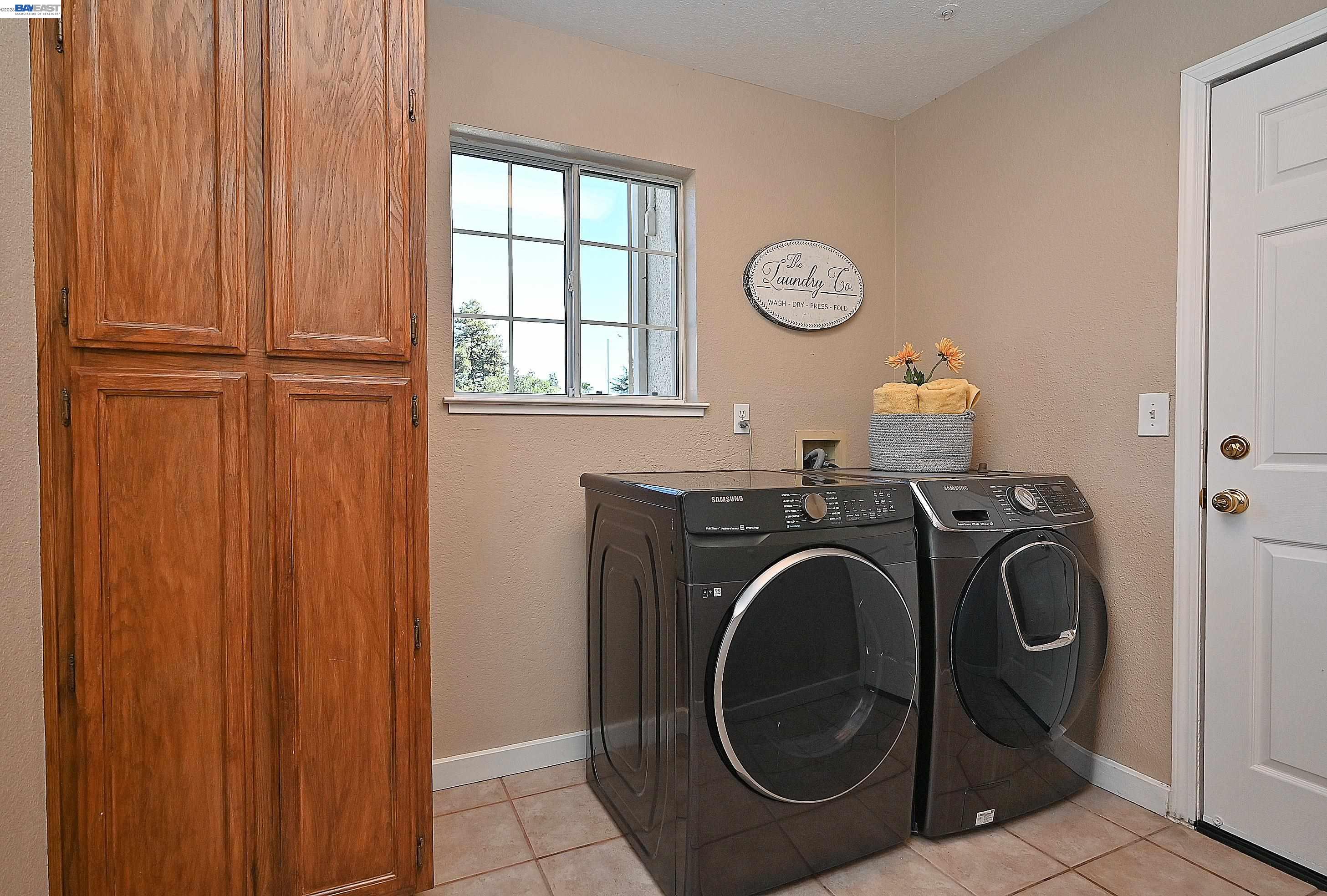 Detail Gallery Image 22 of 50 For 1498 Columbine Way, Livermore,  CA 94551 - 6 Beds | 3 Baths