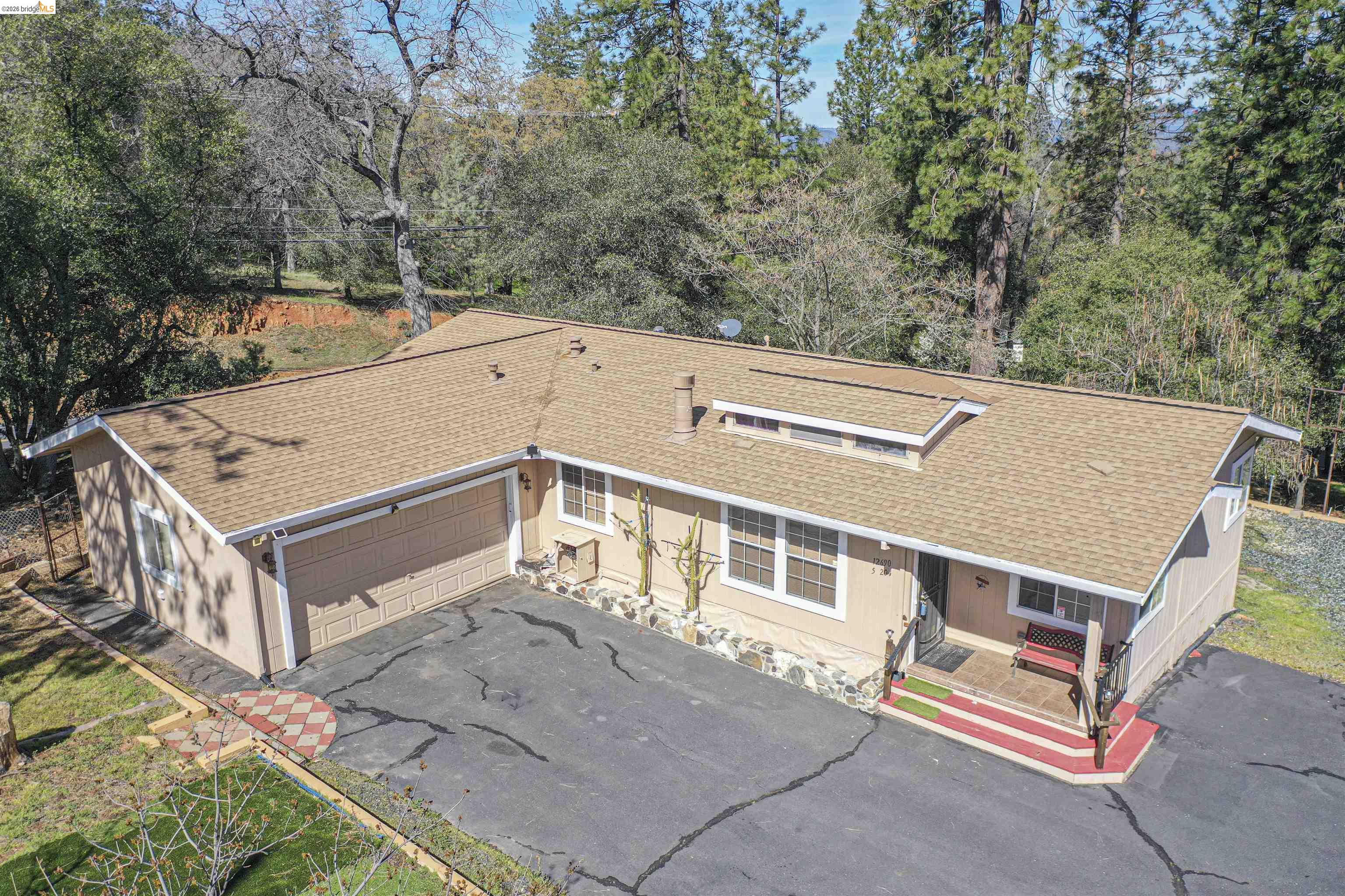 Detail Gallery Image 4 of 48 For 12690 Mueller Dr, Groveland,  CA 95321 - 3 Beds | 2 Baths