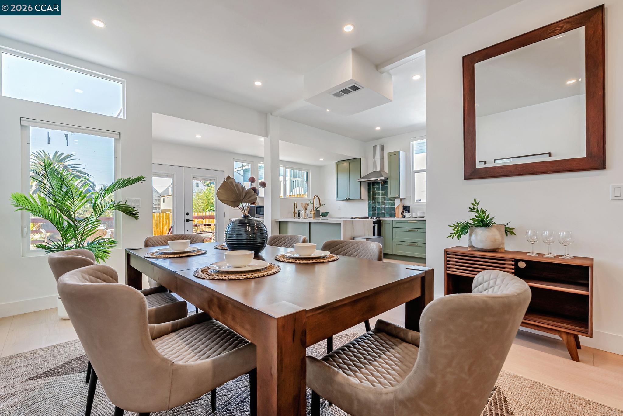 Detail Gallery Image 15 of 37 For 1727 9th St, Oakland,  CA 94607 - 4 Beds | 1/1 Baths