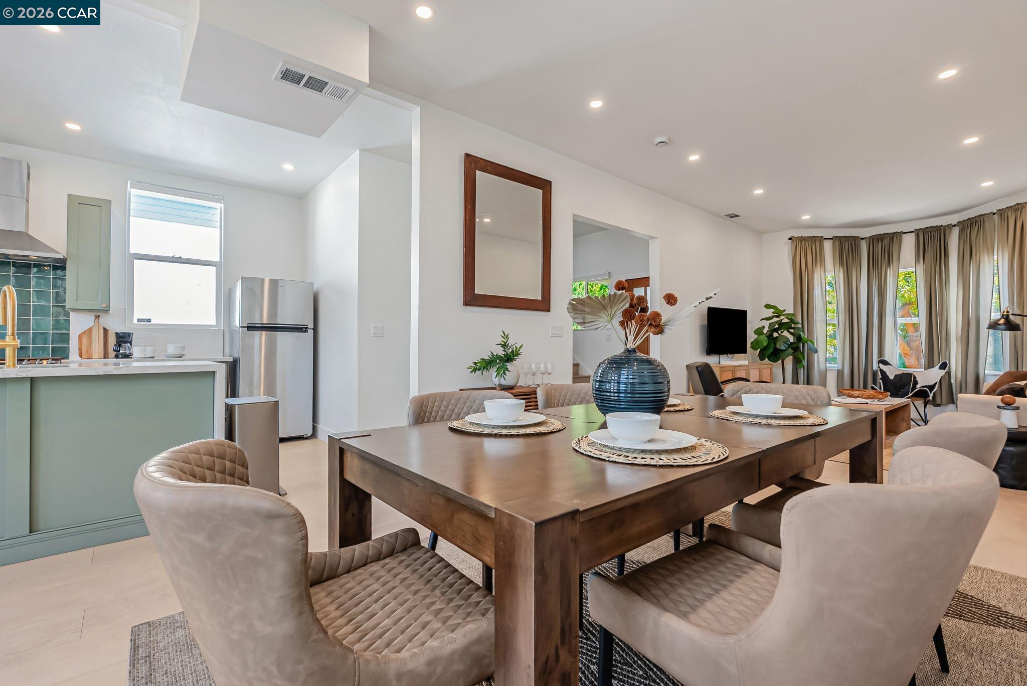 Detail Gallery Image 16 of 37 For 1727 9th St, Oakland,  CA 94607 - 4 Beds | 1/1 Baths