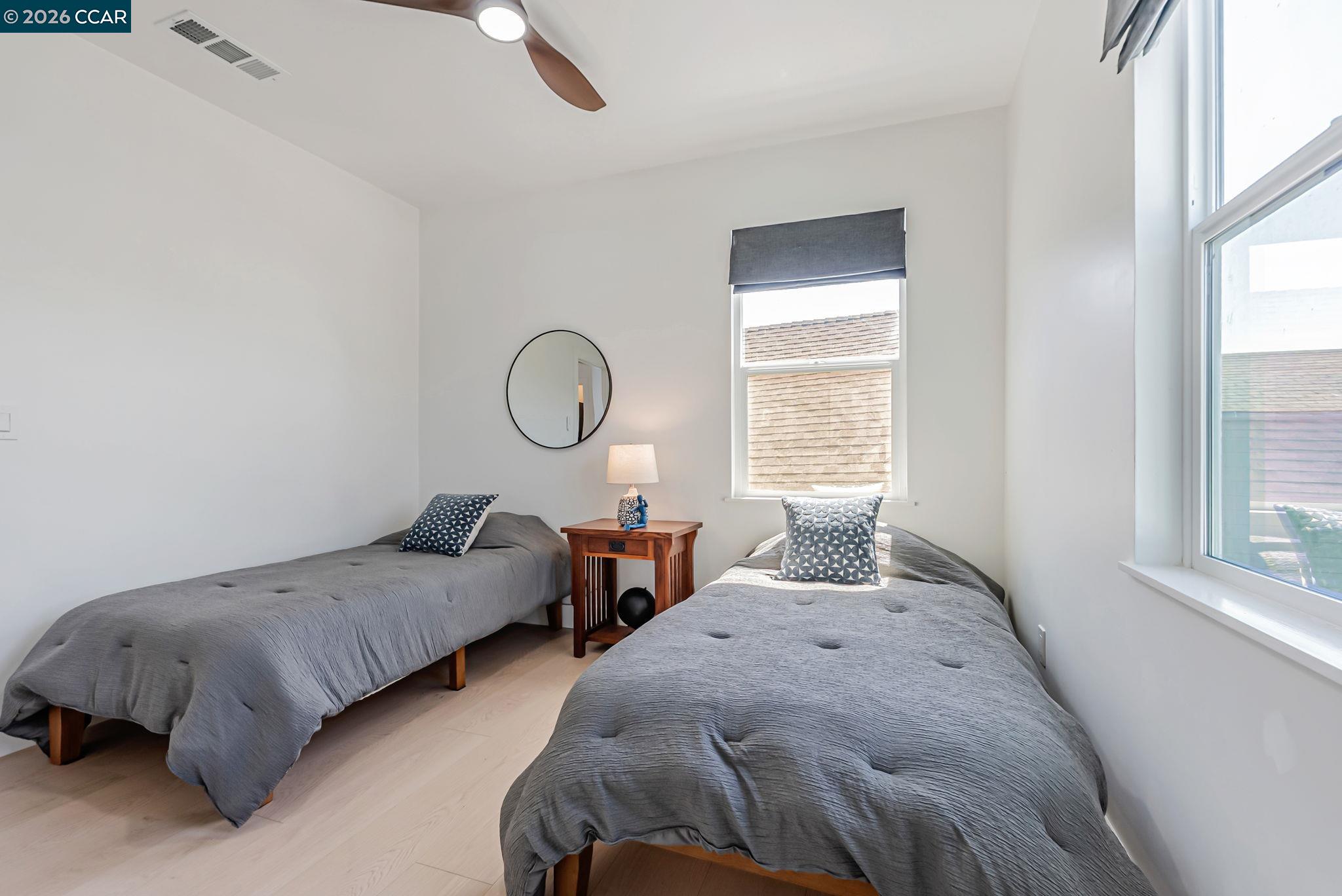 Detail Gallery Image 25 of 37 For 1727 9th St, Oakland,  CA 94607 - 4 Beds | 1/1 Baths