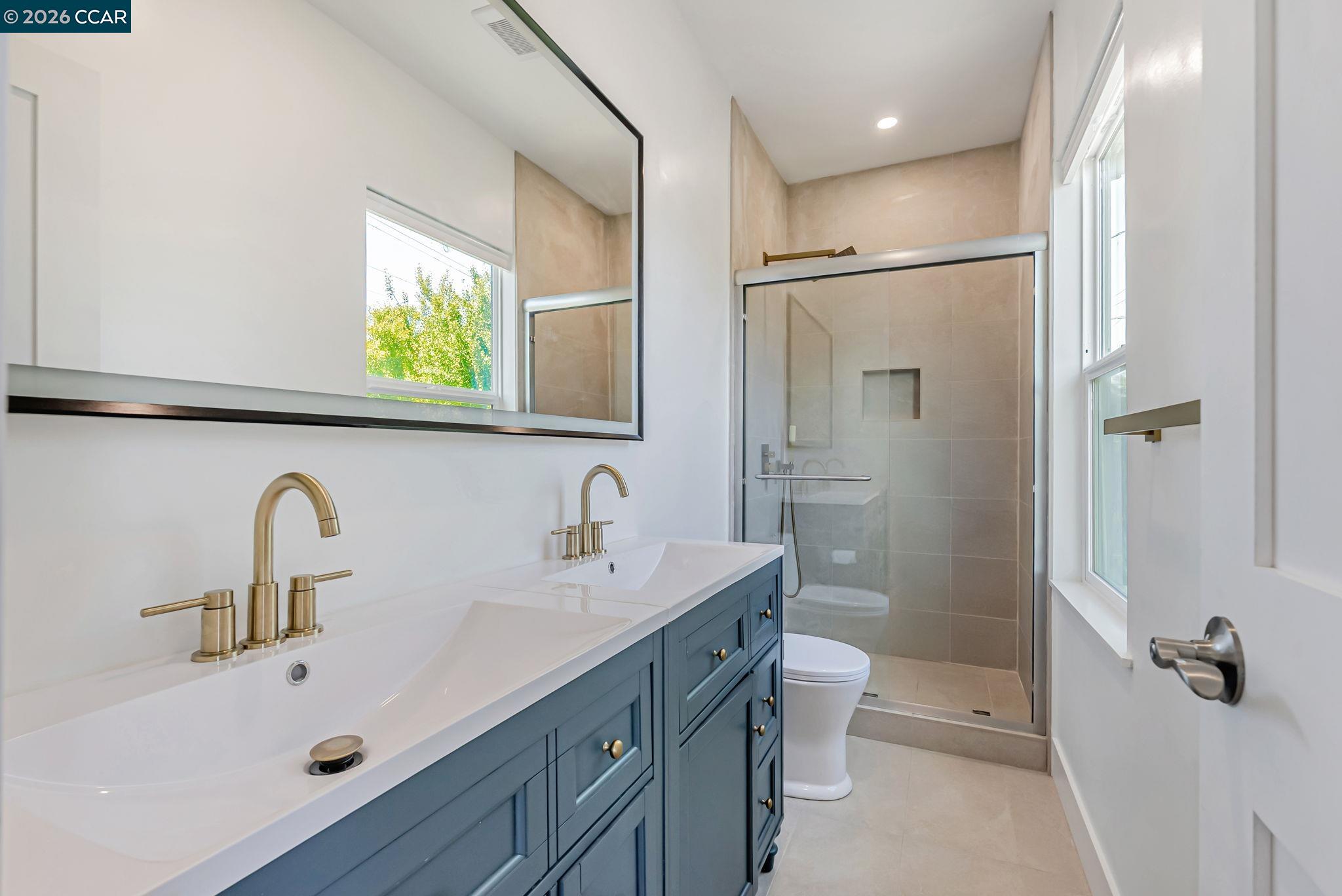 Detail Gallery Image 26 of 37 For 1727 9th St, Oakland,  CA 94607 - 4 Beds | 1/1 Baths