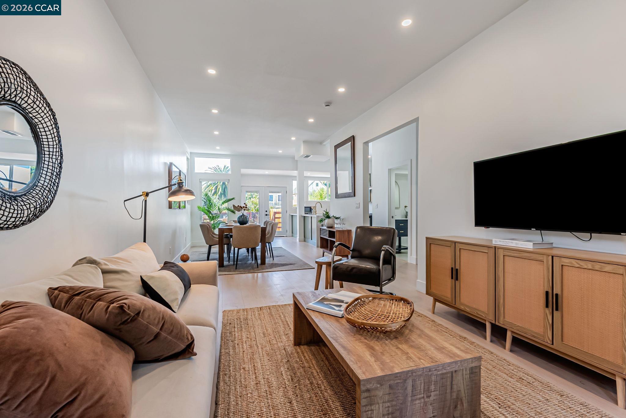 Detail Gallery Image 7 of 37 For 1727 9th St, Oakland,  CA 94607 - 4 Beds | 1/1 Baths