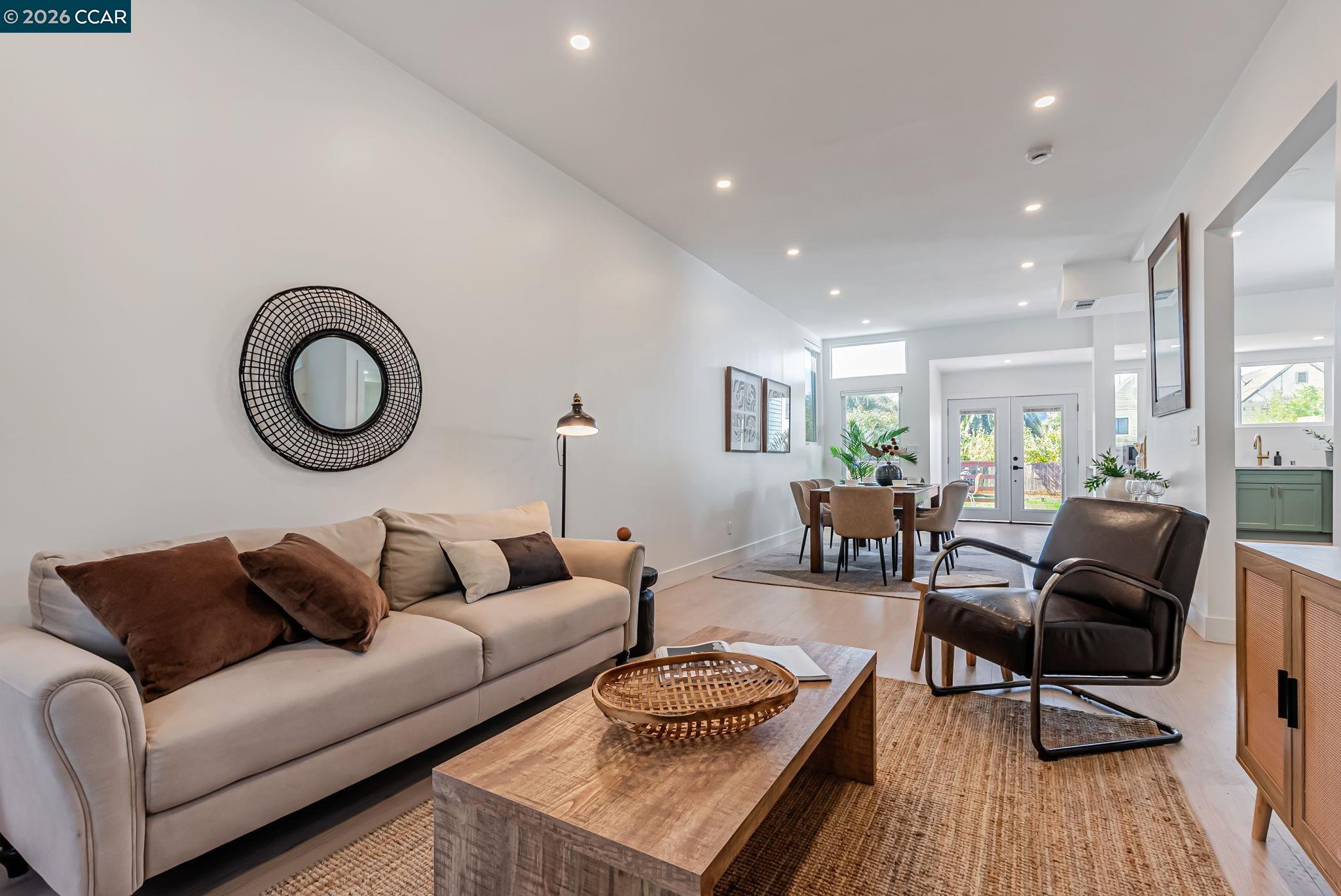 Detail Gallery Image 8 of 37 For 1727 9th St, Oakland,  CA 94607 - 4 Beds | 1/1 Baths