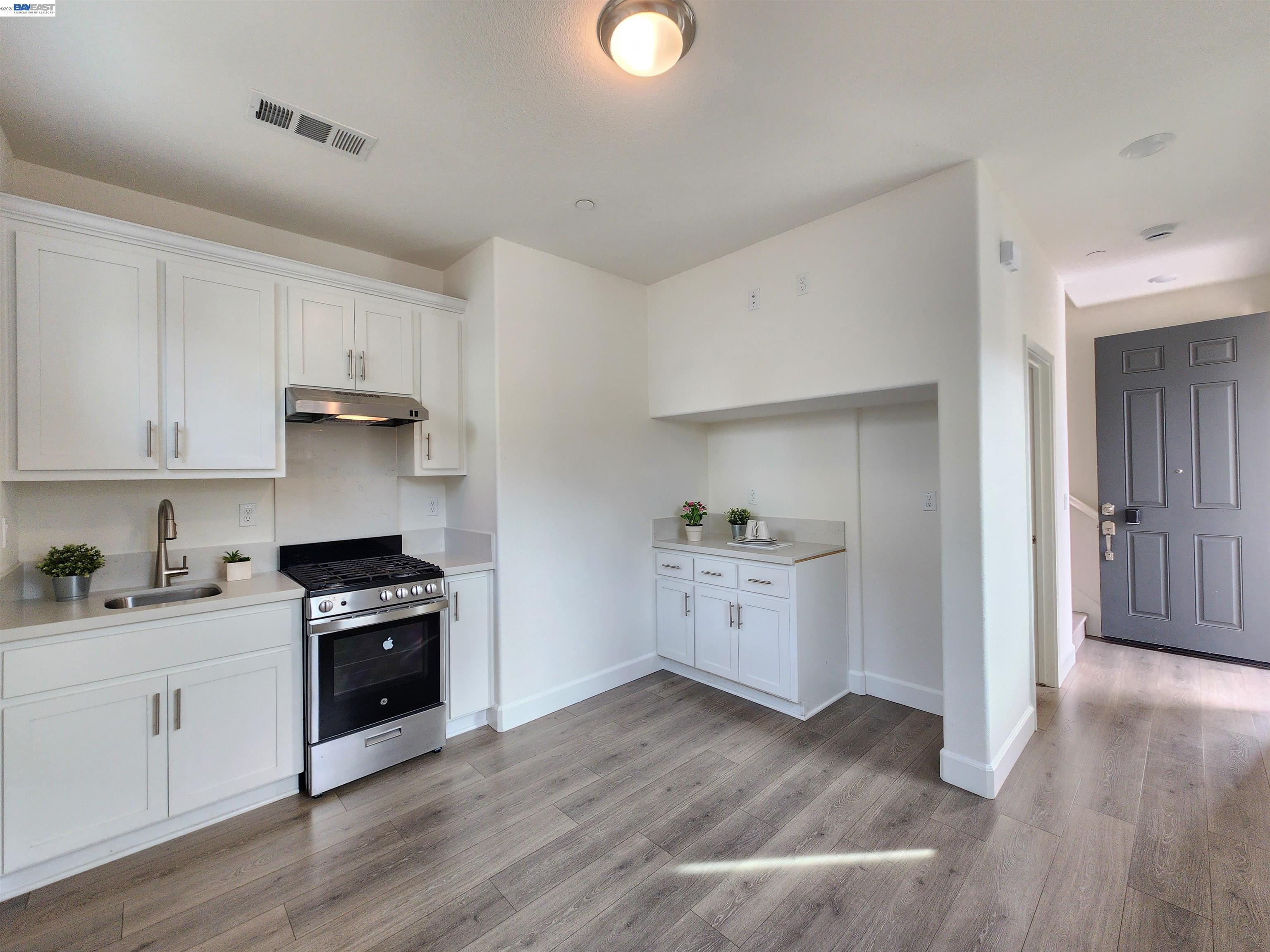 Detail Gallery Image 16 of 20 For 417 Mystic Ln, Pittsburg,  CA 94565 - 5 Beds | 4 Baths