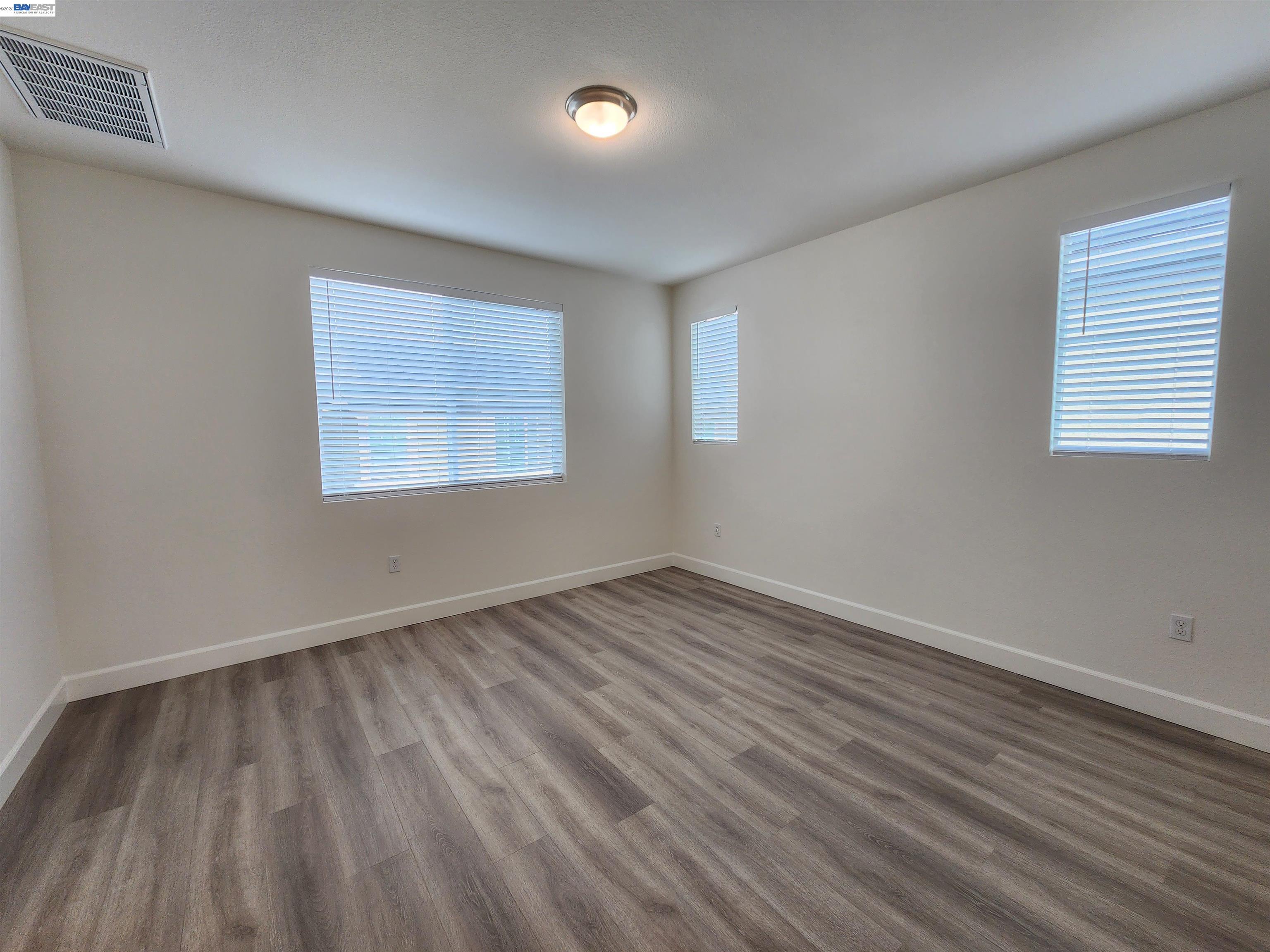 Detail Gallery Image 9 of 20 For 417 Mystic Ln, Pittsburg,  CA 94565 - 5 Beds | 4 Baths