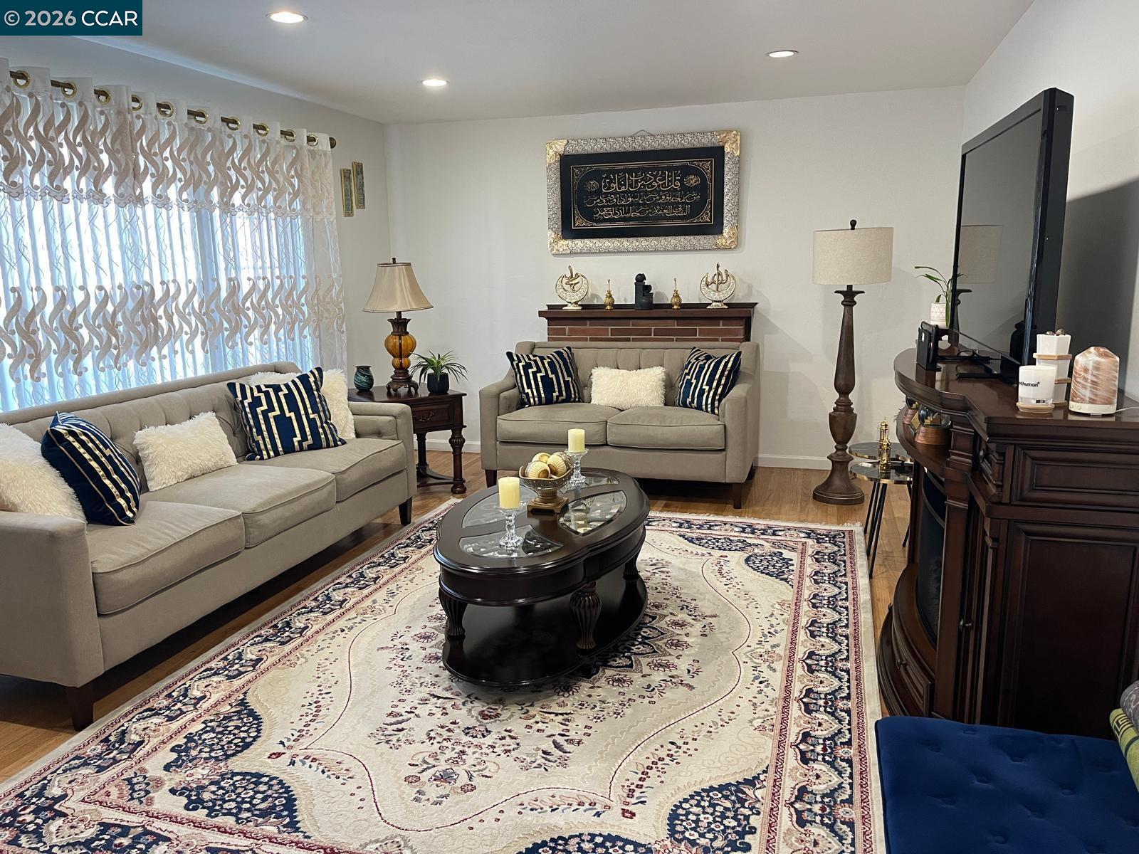 Detail Gallery Image 2 of 18 For 1078 via Enrico, San Lorenzo,  CA 94580 - 3 Beds | 2 Baths