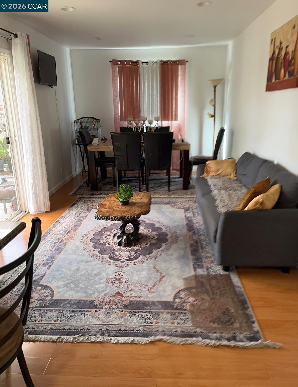 Detail Gallery Image 3 of 18 For 1078 via Enrico, San Lorenzo,  CA 94580 - 3 Beds | 2 Baths