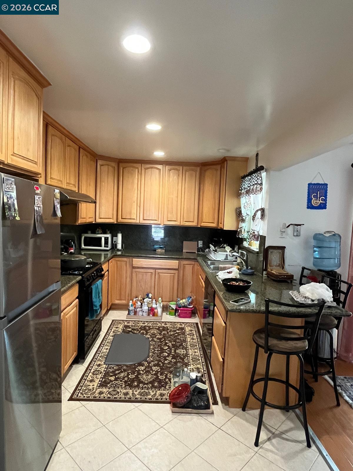 Detail Gallery Image 4 of 18 For 1078 via Enrico, San Lorenzo,  CA 94580 - 3 Beds | 2 Baths