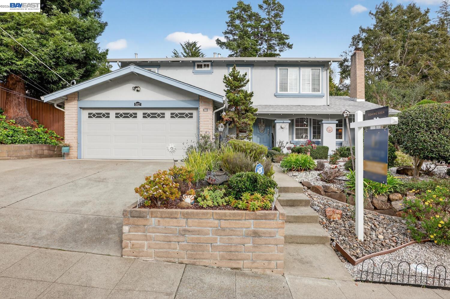 Detail Gallery Image 2 of 50 For 5827 Cold Water Drive, Castro Valley,  CA 94552 - 5 Beds | 2/1 Baths