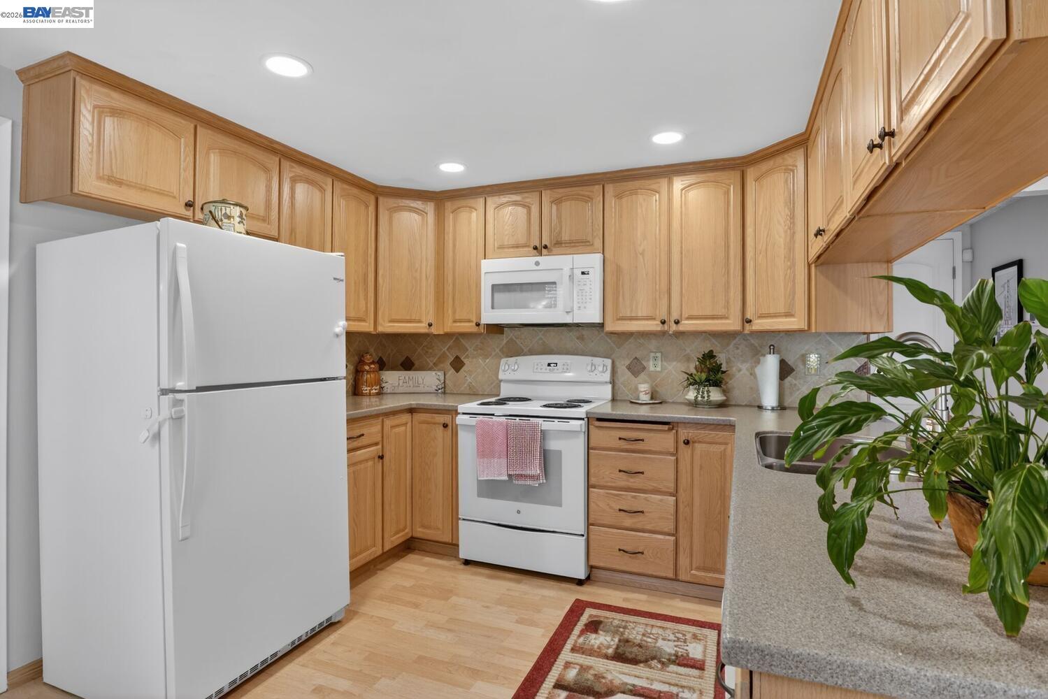 Detail Gallery Image 12 of 50 For 5827 Cold Water Drive, Castro Valley,  CA 94552 - 5 Beds | 2/1 Baths