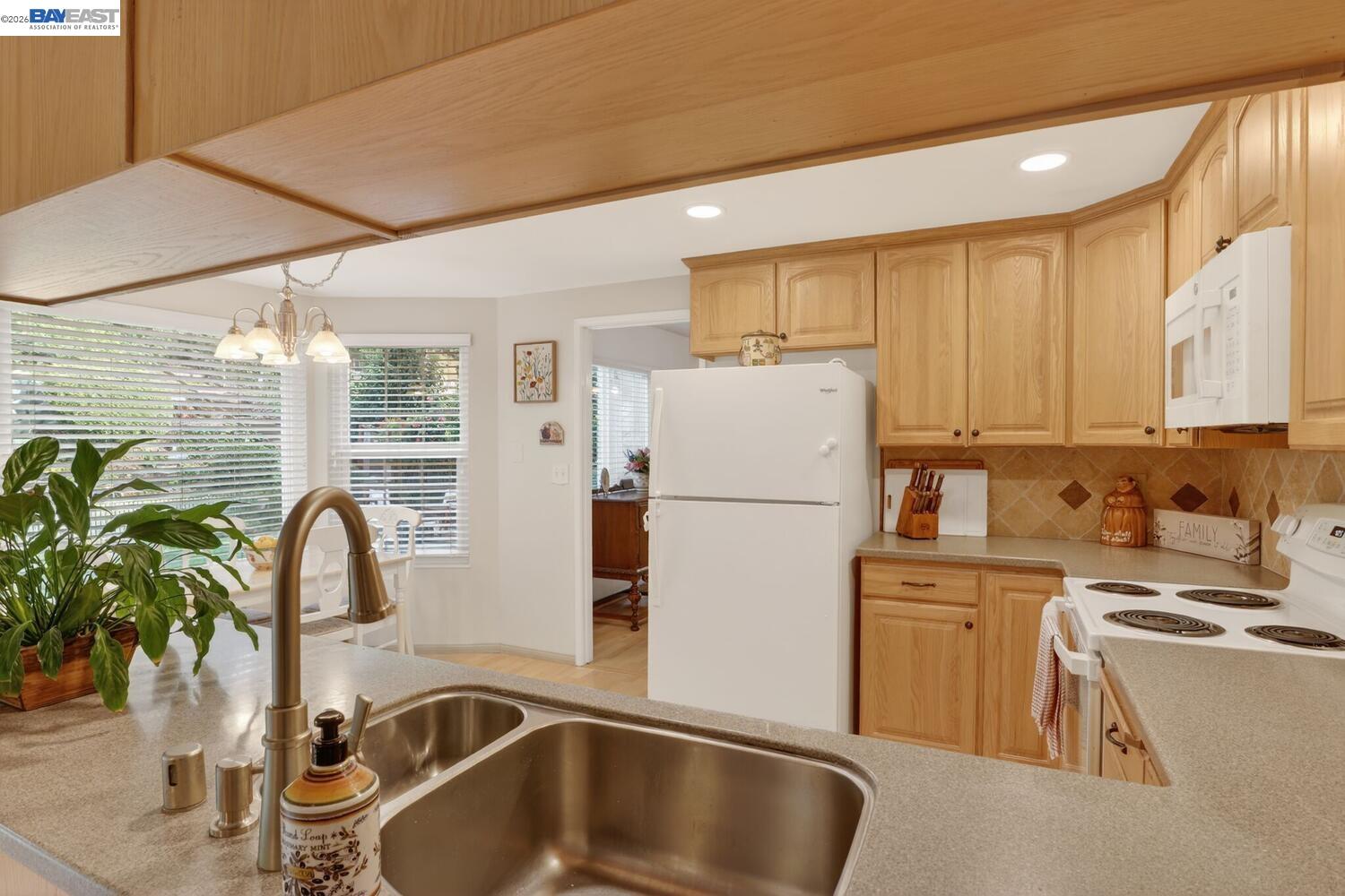 Detail Gallery Image 13 of 50 For 5827 Cold Water Drive, Castro Valley,  CA 94552 - 5 Beds | 2/1 Baths