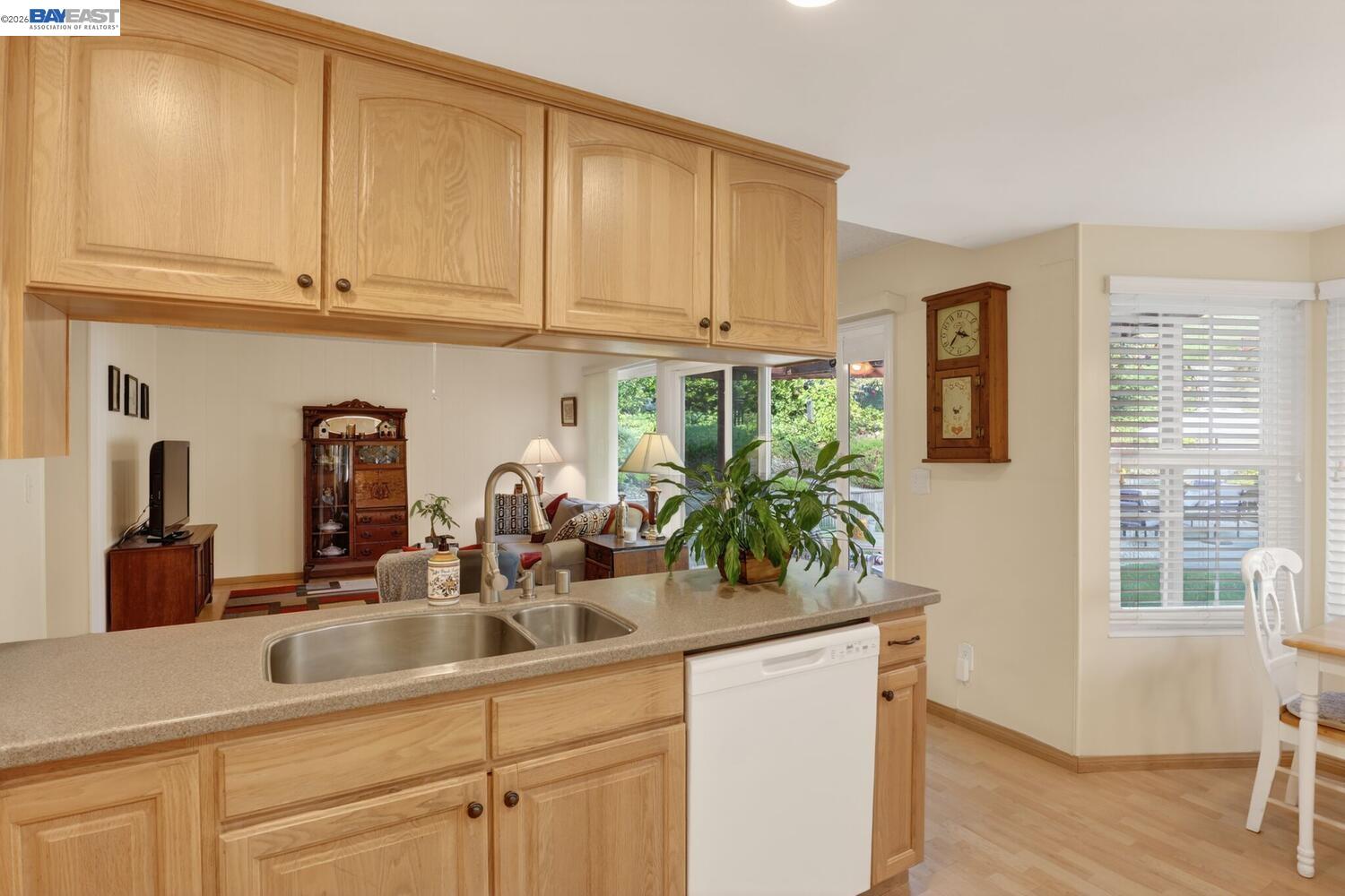 Detail Gallery Image 14 of 50 For 5827 Cold Water Drive, Castro Valley,  CA 94552 - 5 Beds | 2/1 Baths