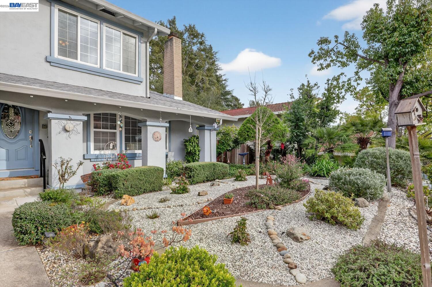 Detail Gallery Image 4 of 50 For 5827 Cold Water Drive, Castro Valley,  CA 94552 - 5 Beds | 2/1 Baths