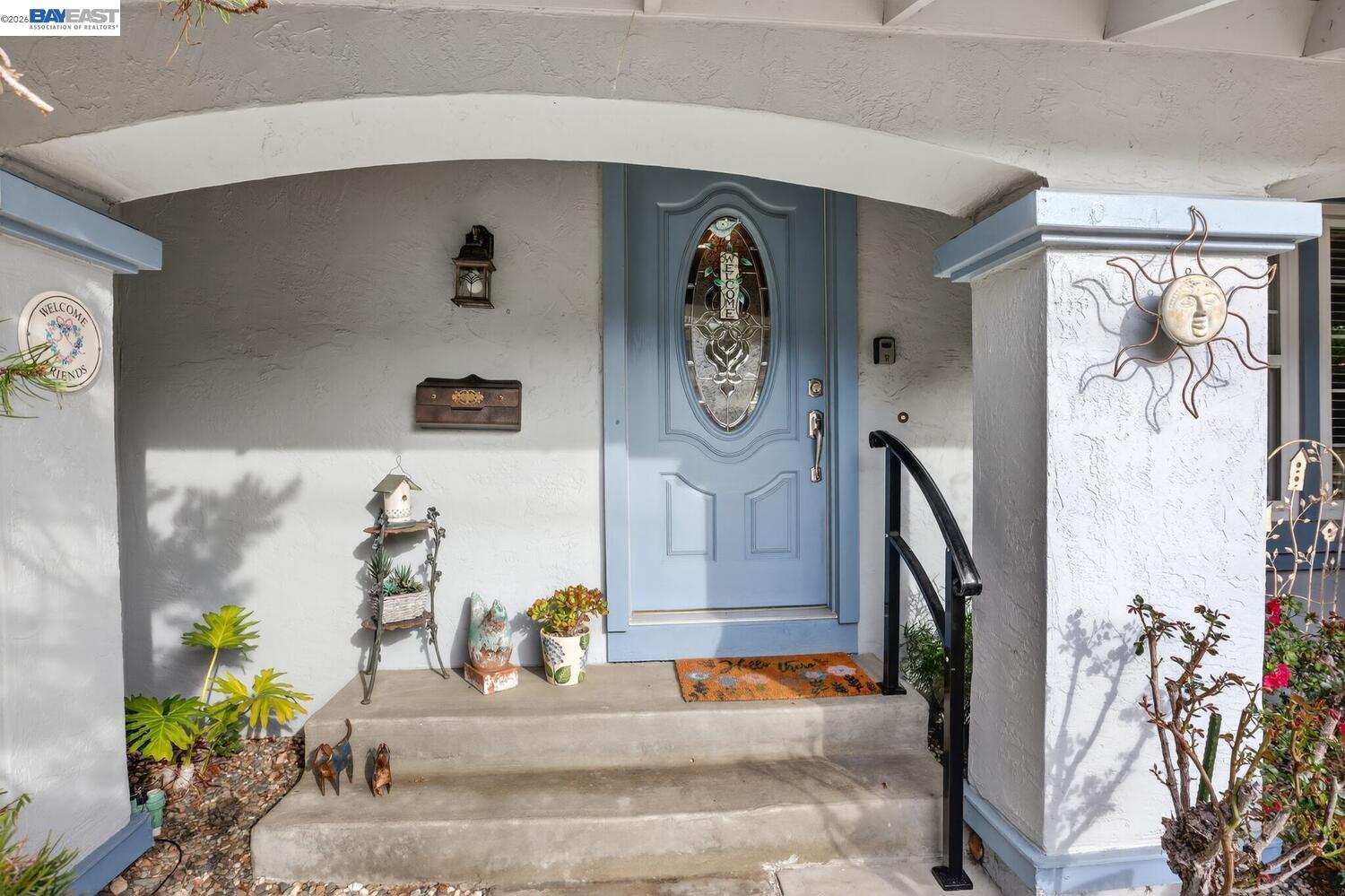 Detail Gallery Image 5 of 50 For 5827 Cold Water Drive, Castro Valley,  CA 94552 - 5 Beds | 2/1 Baths