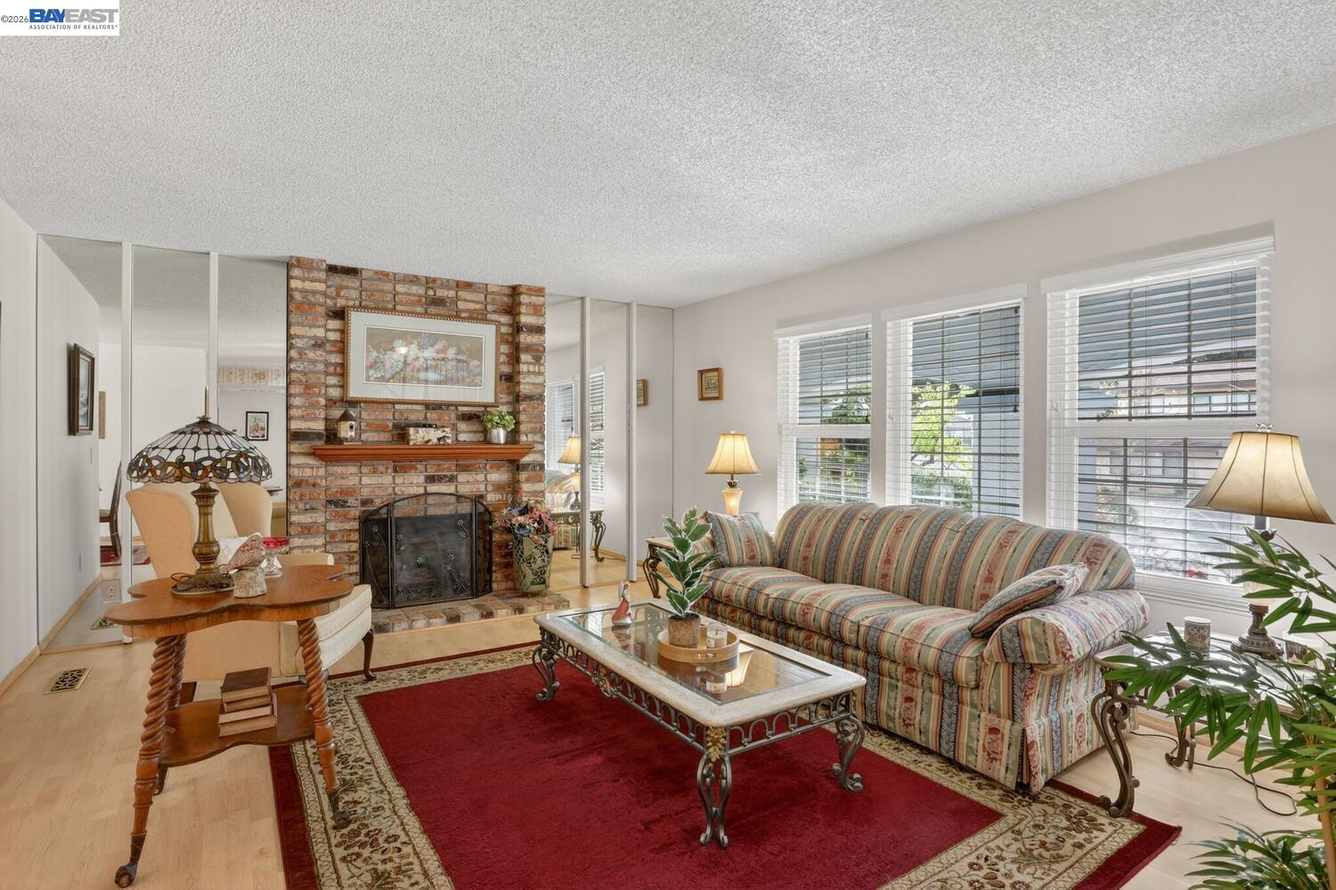 Detail Gallery Image 6 of 50 For 5827 Cold Water Drive, Castro Valley,  CA 94552 - 5 Beds | 2/1 Baths