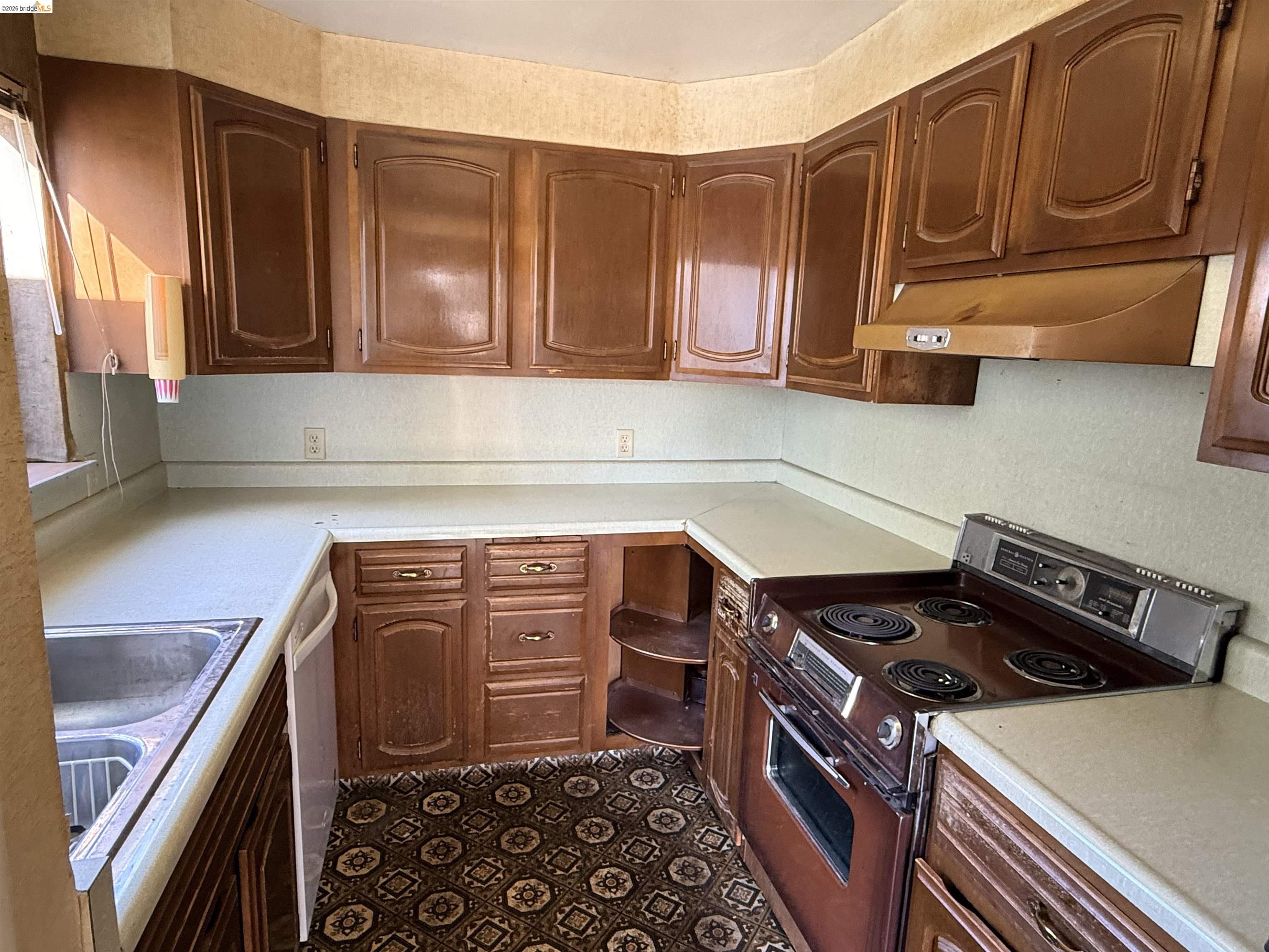 Detail Gallery Image 9 of 23 For 3336 Euclid Avenue, Concord,  CA 94519 - 3 Beds | 2 Baths