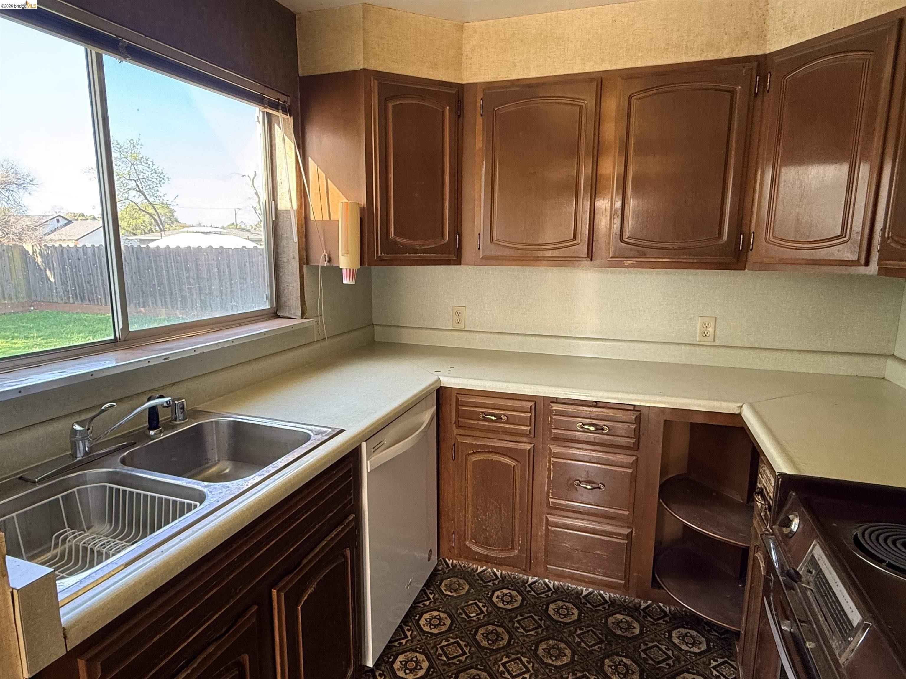 Detail Gallery Image 10 of 23 For 3336 Euclid Avenue, Concord,  CA 94519 - 3 Beds | 2 Baths