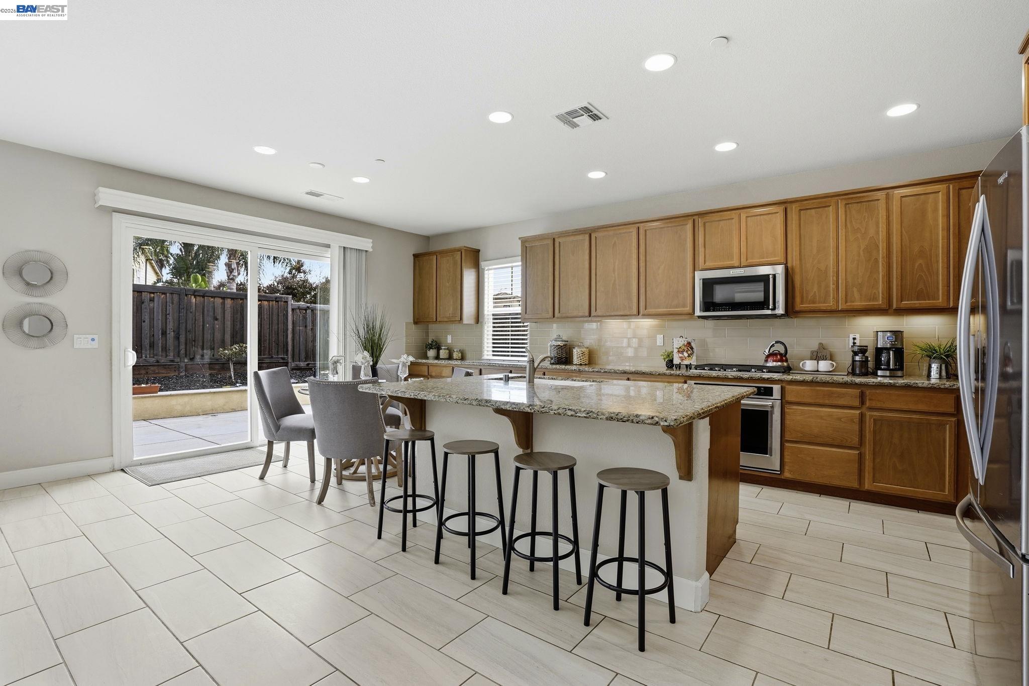 Detail Gallery Image 11 of 47 For 1718 Kyle Dayton Dr, Tracy,  CA 95376 - 4 Beds | 2/1 Baths