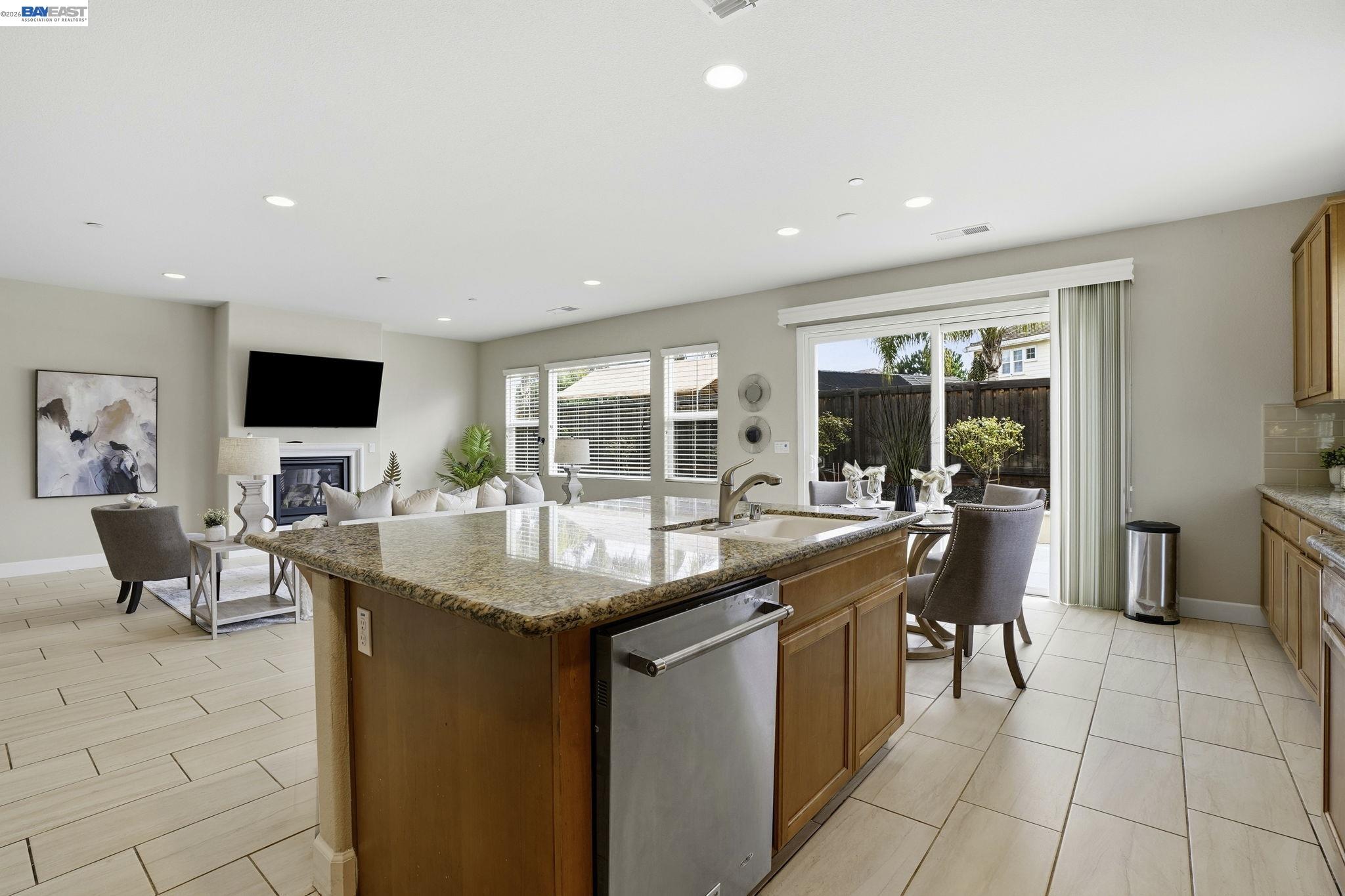 Detail Gallery Image 12 of 47 For 1718 Kyle Dayton Dr, Tracy,  CA 95376 - 4 Beds | 2/1 Baths