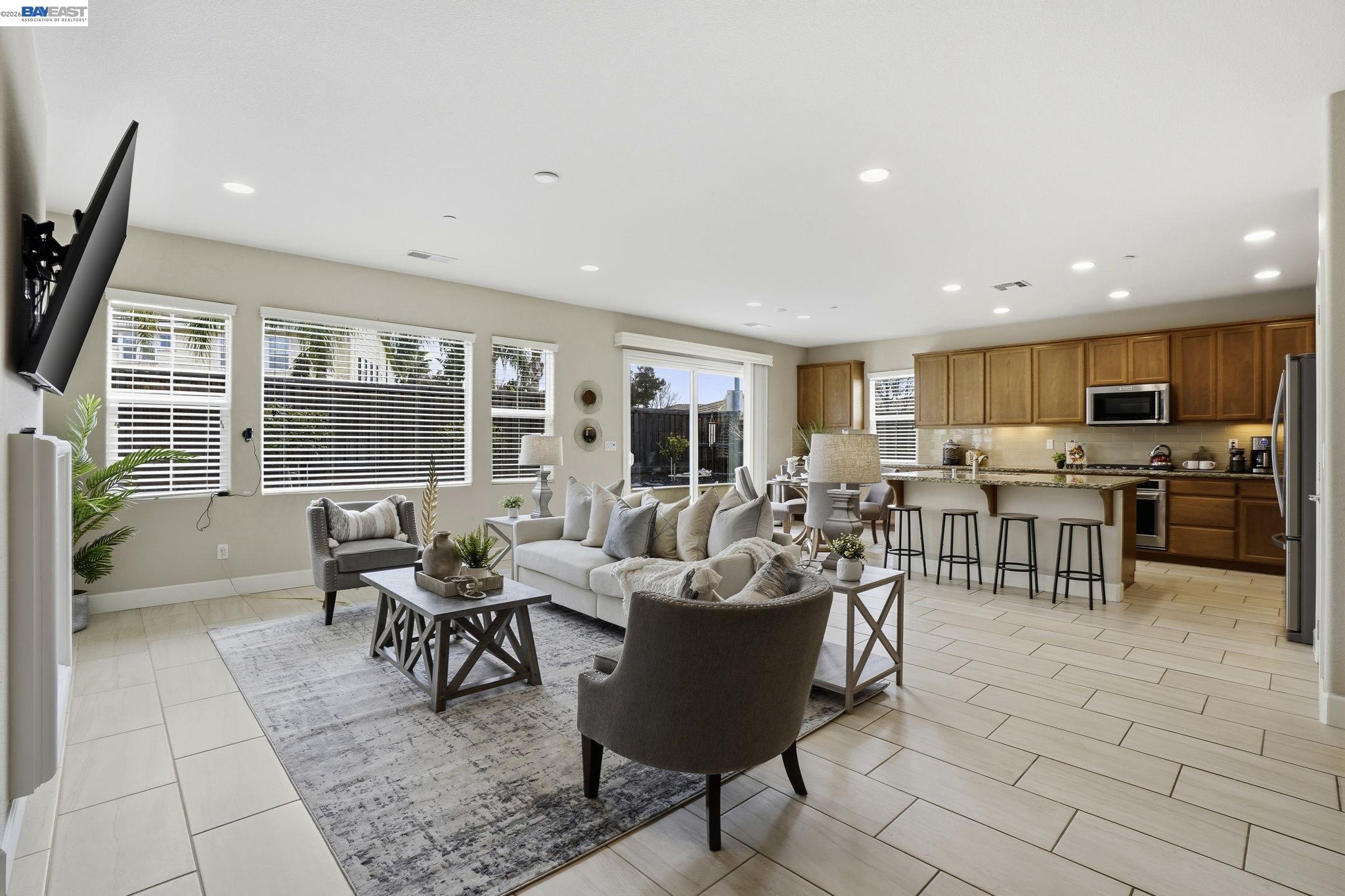 Detail Gallery Image 7 of 47 For 1718 Kyle Dayton Dr, Tracy,  CA 95376 - 4 Beds | 2/1 Baths