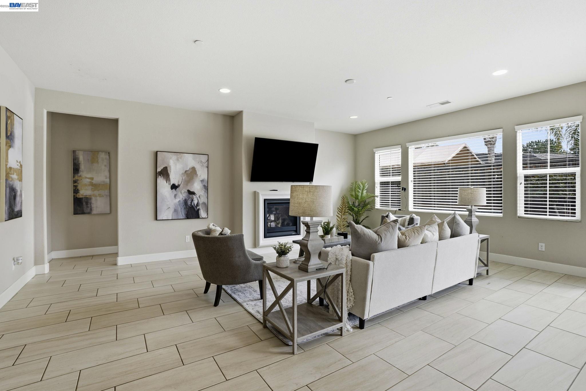 Detail Gallery Image 8 of 47 For 1718 Kyle Dayton Dr, Tracy,  CA 95376 - 4 Beds | 2/1 Baths