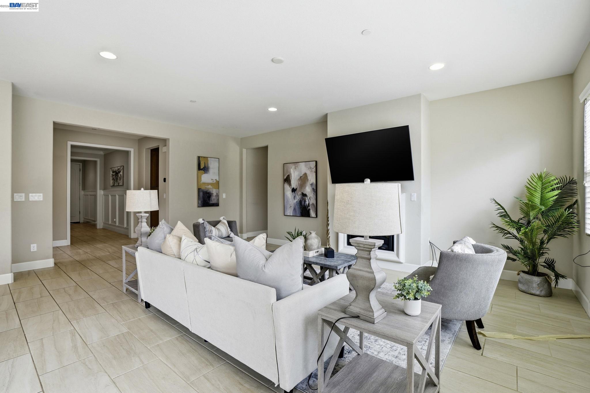 Detail Gallery Image 9 of 47 For 1718 Kyle Dayton Dr, Tracy,  CA 95376 - 4 Beds | 2/1 Baths