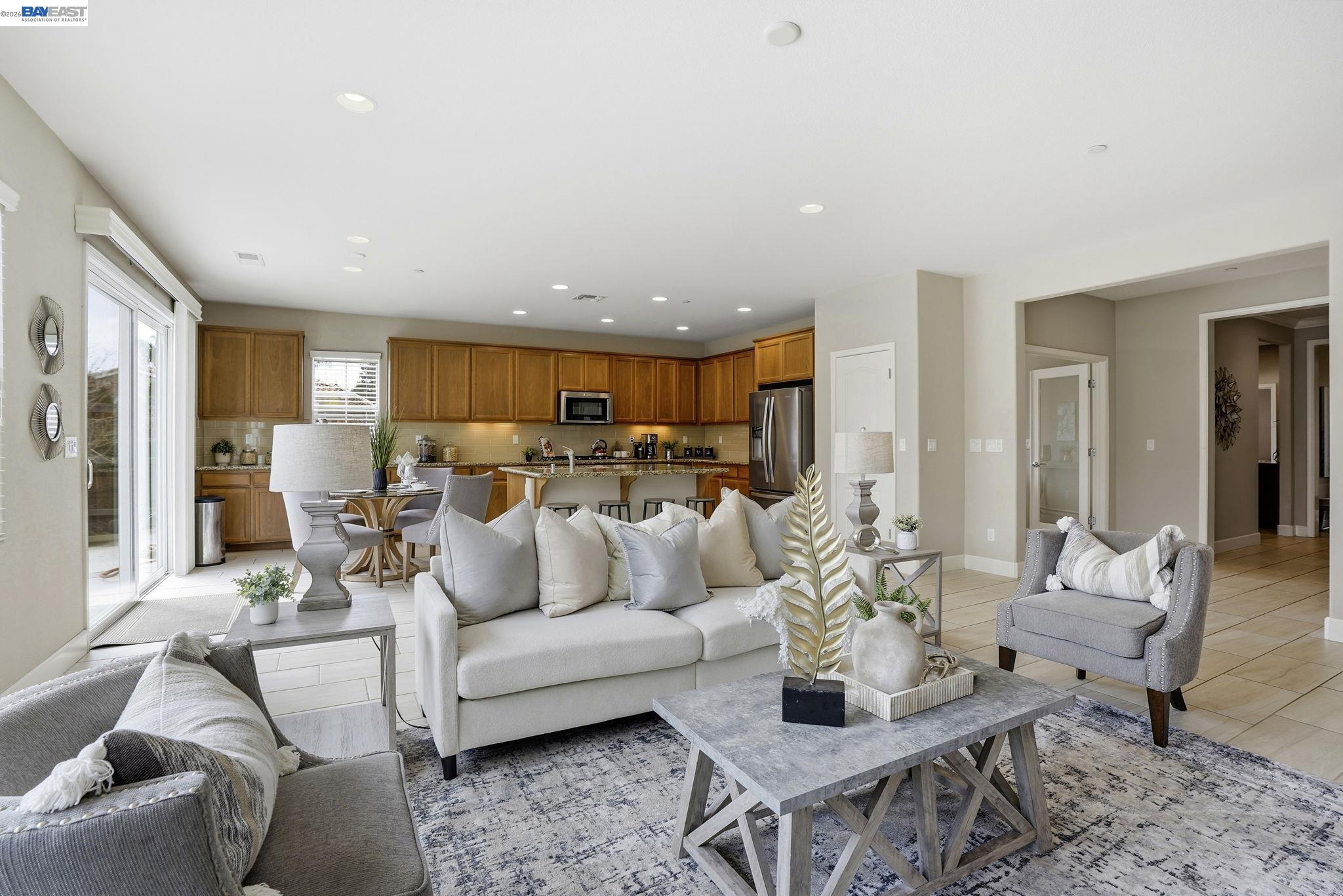 Detail Gallery Image 10 of 47 For 1718 Kyle Dayton Dr, Tracy,  CA 95376 - 4 Beds | 2/1 Baths