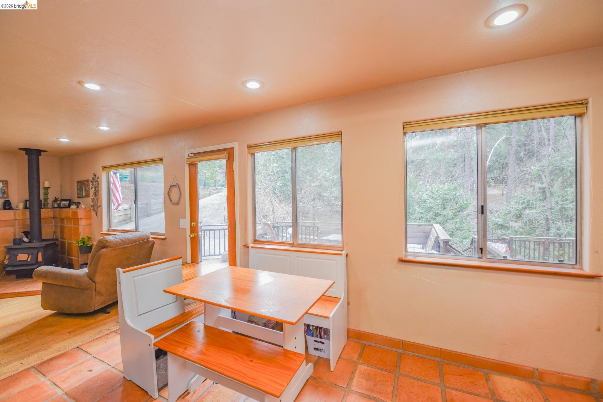 Detail Gallery Image 11 of 39 For 24132 Awahanee Rd, Sonora,  CA 95370 - 3 Beds | 2 Baths