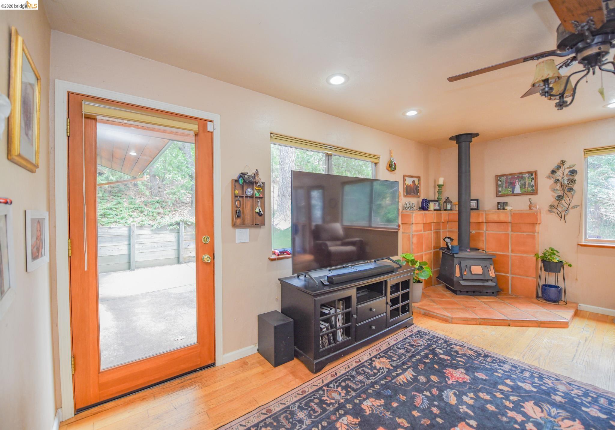 Detail Gallery Image 3 of 39 For 24132 Awahanee Rd, Sonora,  CA 95370 - 3 Beds | 2 Baths