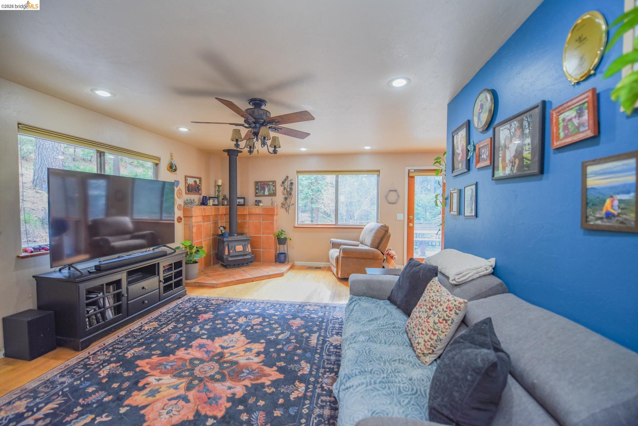 Detail Gallery Image 5 of 39 For 24132 Awahanee Rd, Sonora,  CA 95370 - 3 Beds | 2 Baths