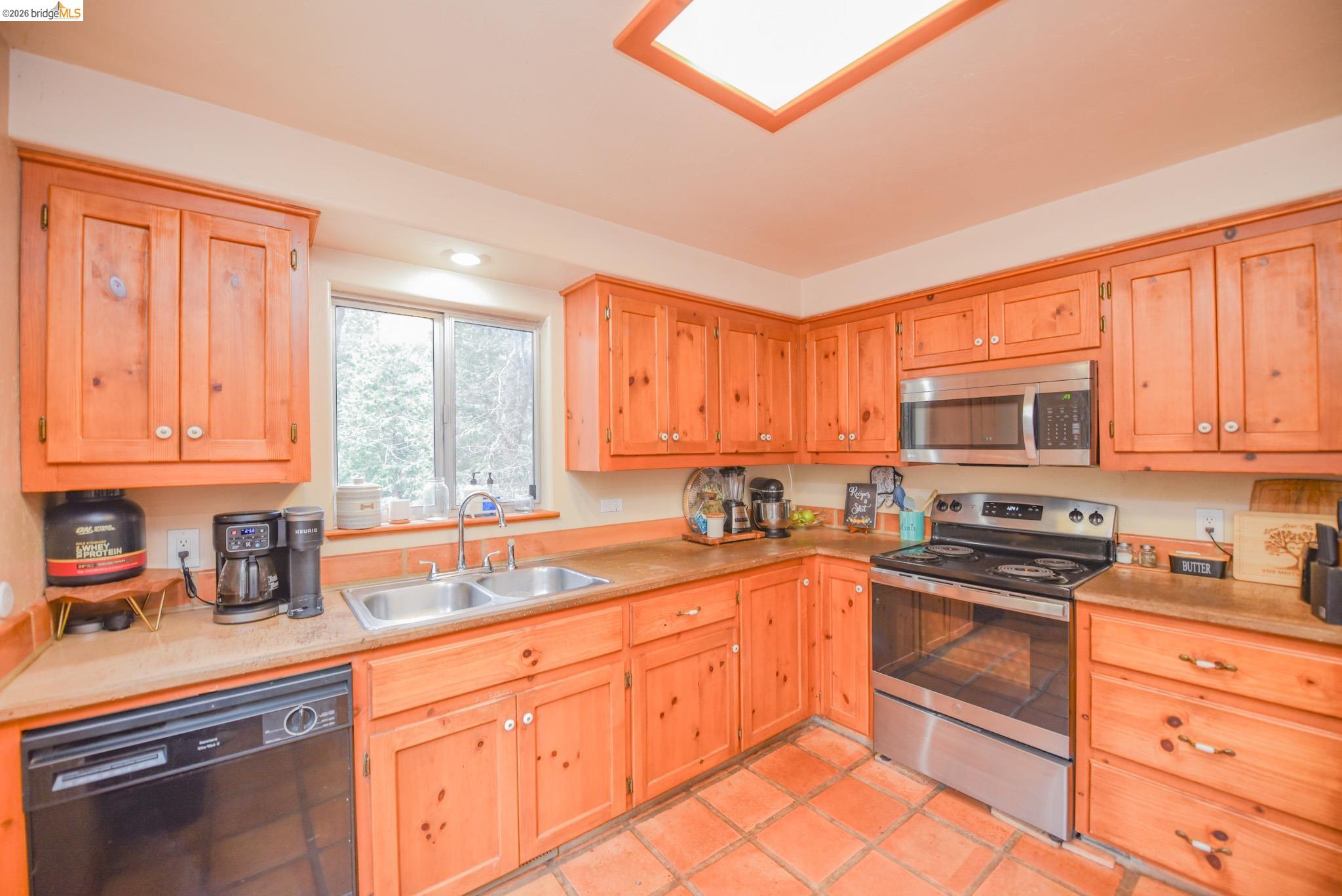 Detail Gallery Image 10 of 39 For 24132 Awahanee Rd, Sonora,  CA 95370 - 3 Beds | 2 Baths