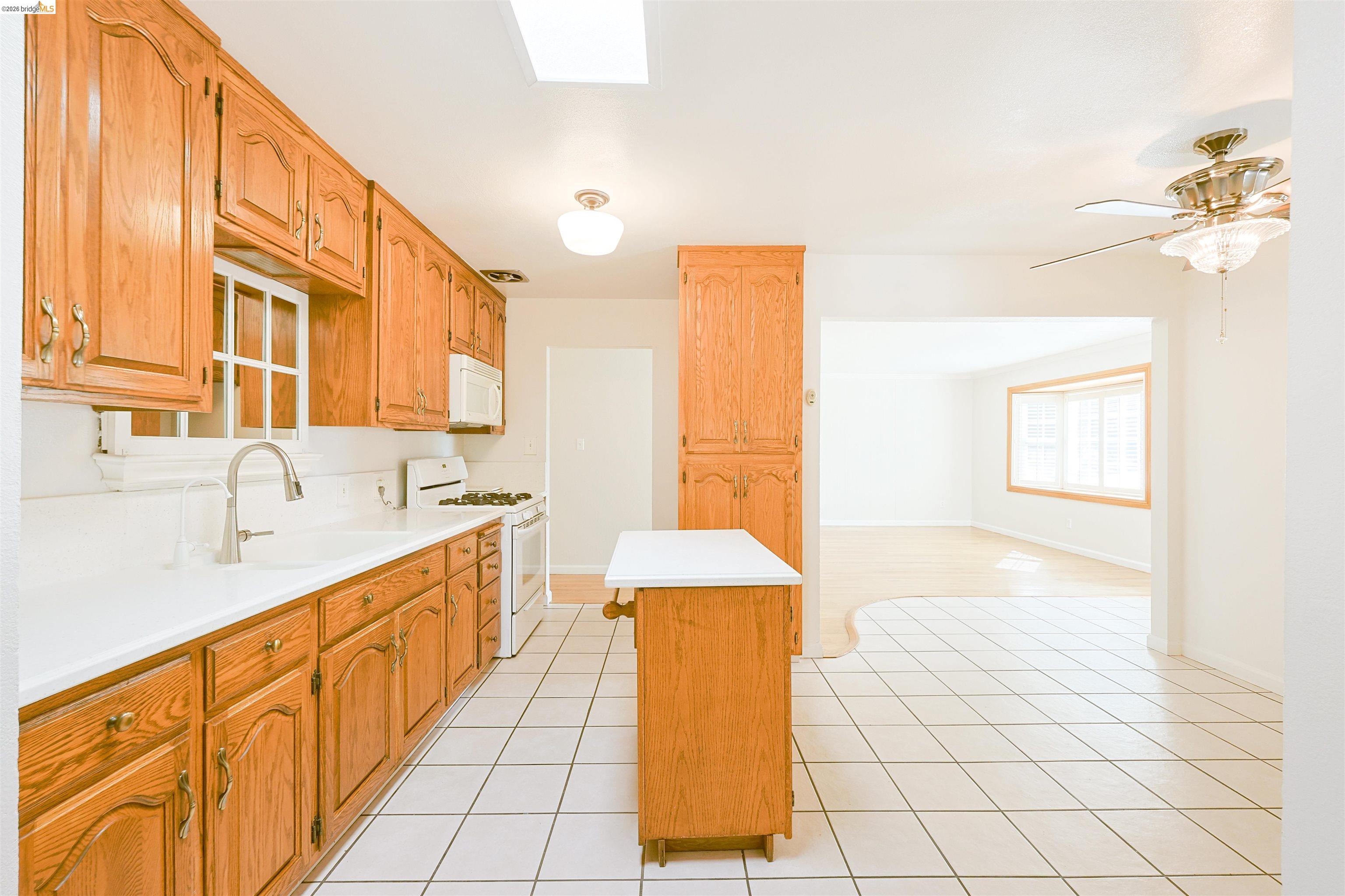 Detail Gallery Image 9 of 34 For 715 Lincoln Ave, Brentwood,  CA 94513 - 3 Beds | 1 Baths