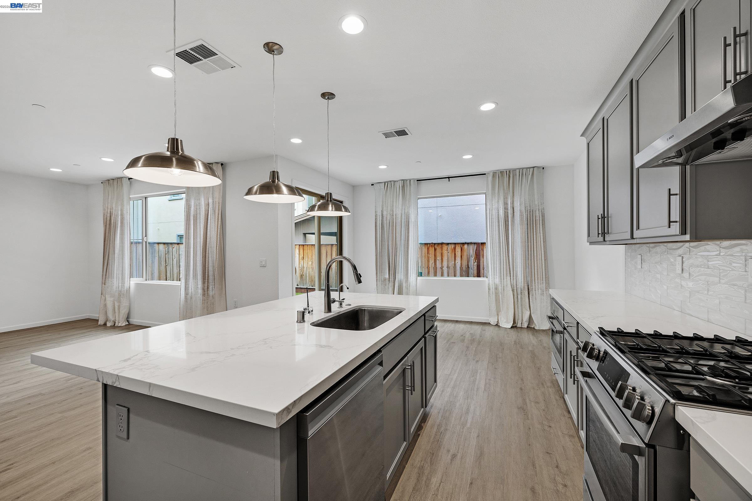 Detail Gallery Image 10 of 43 For 5990 Peridot Pl, Dublin,  CA 94568 - 4 Beds | 2/1 Baths