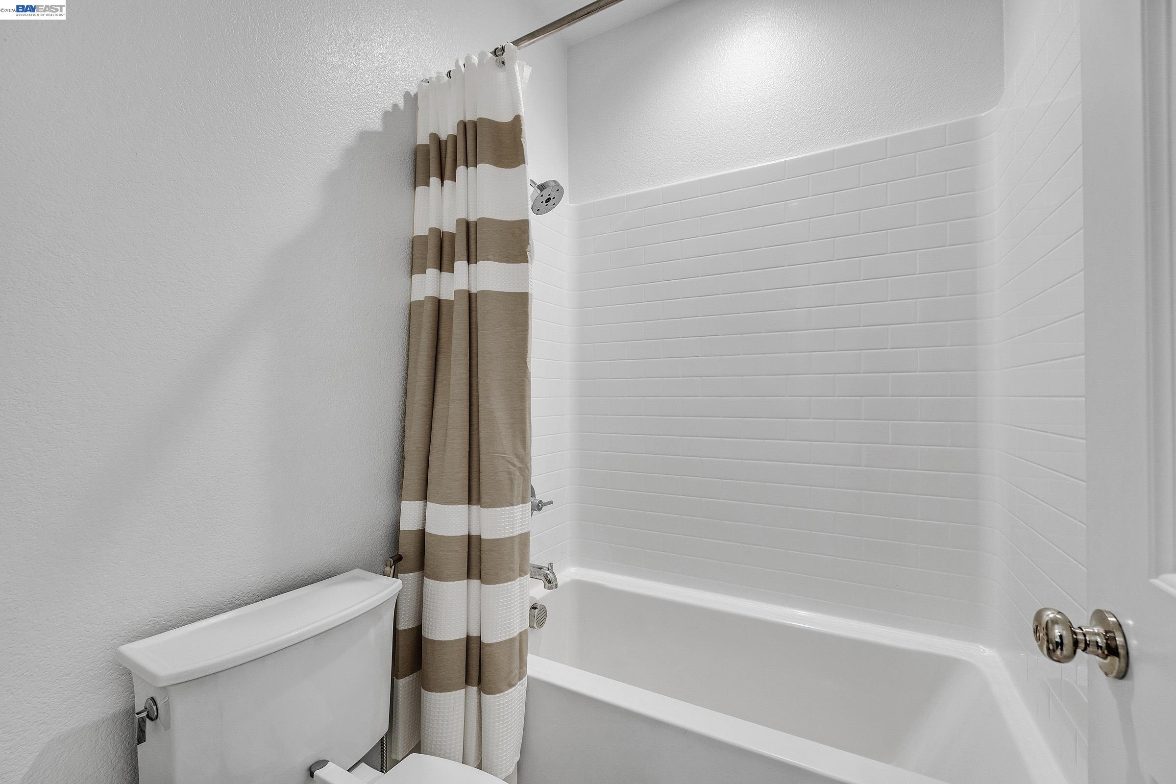 Detail Gallery Image 21 of 43 For 5990 Peridot Pl, Dublin,  CA 94568 - 4 Beds | 2/1 Baths