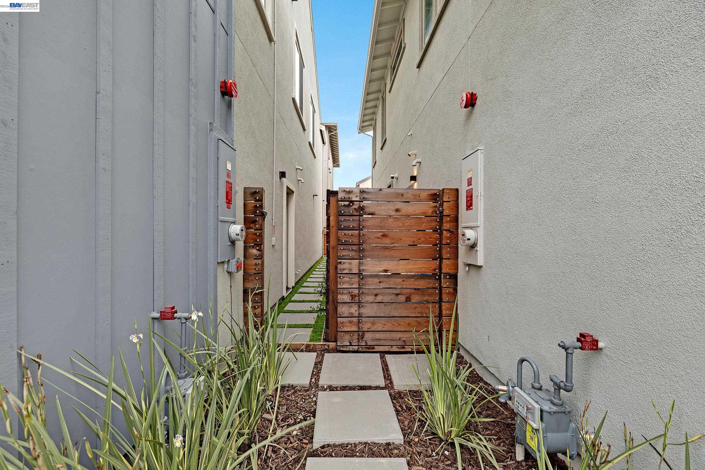 Detail Gallery Image 33 of 43 For 5990 Peridot Pl, Dublin,  CA 94568 - 4 Beds | 2/1 Baths