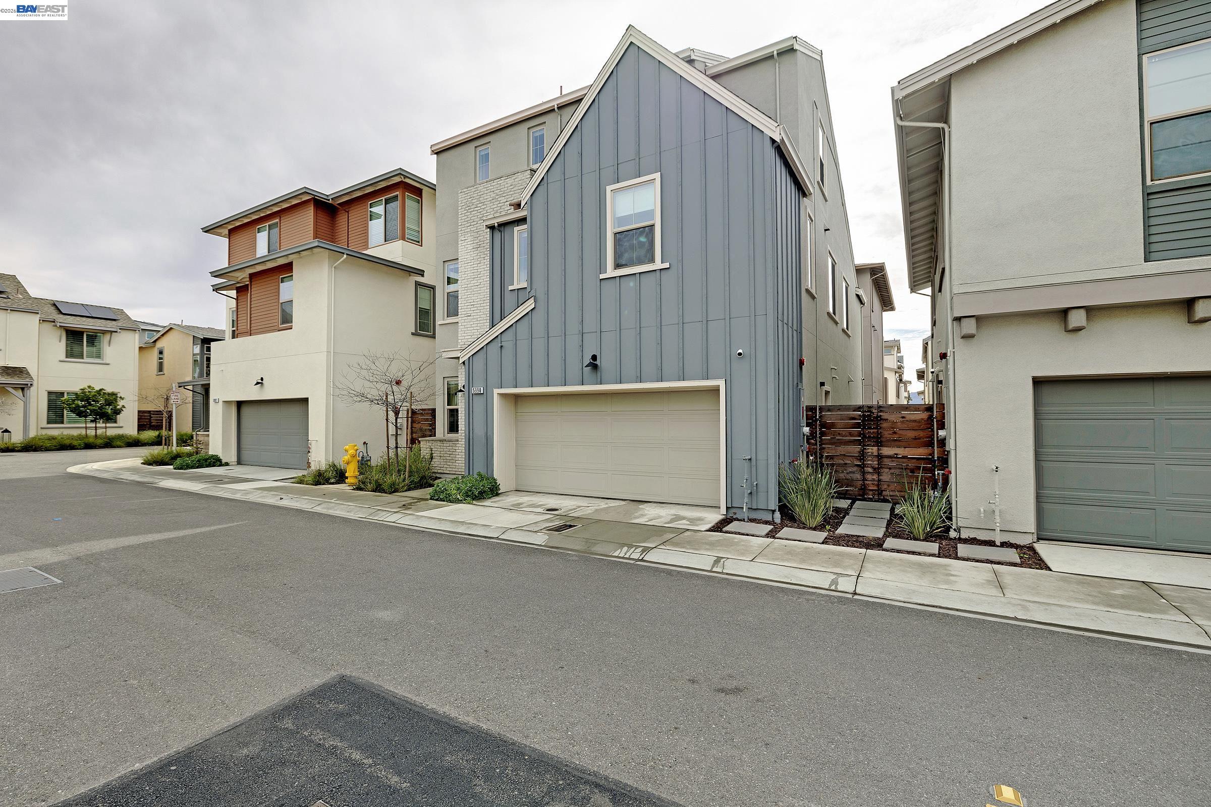 Detail Gallery Image 3 of 43 For 5990 Peridot Pl, Dublin,  CA 94568 - 4 Beds | 2/1 Baths