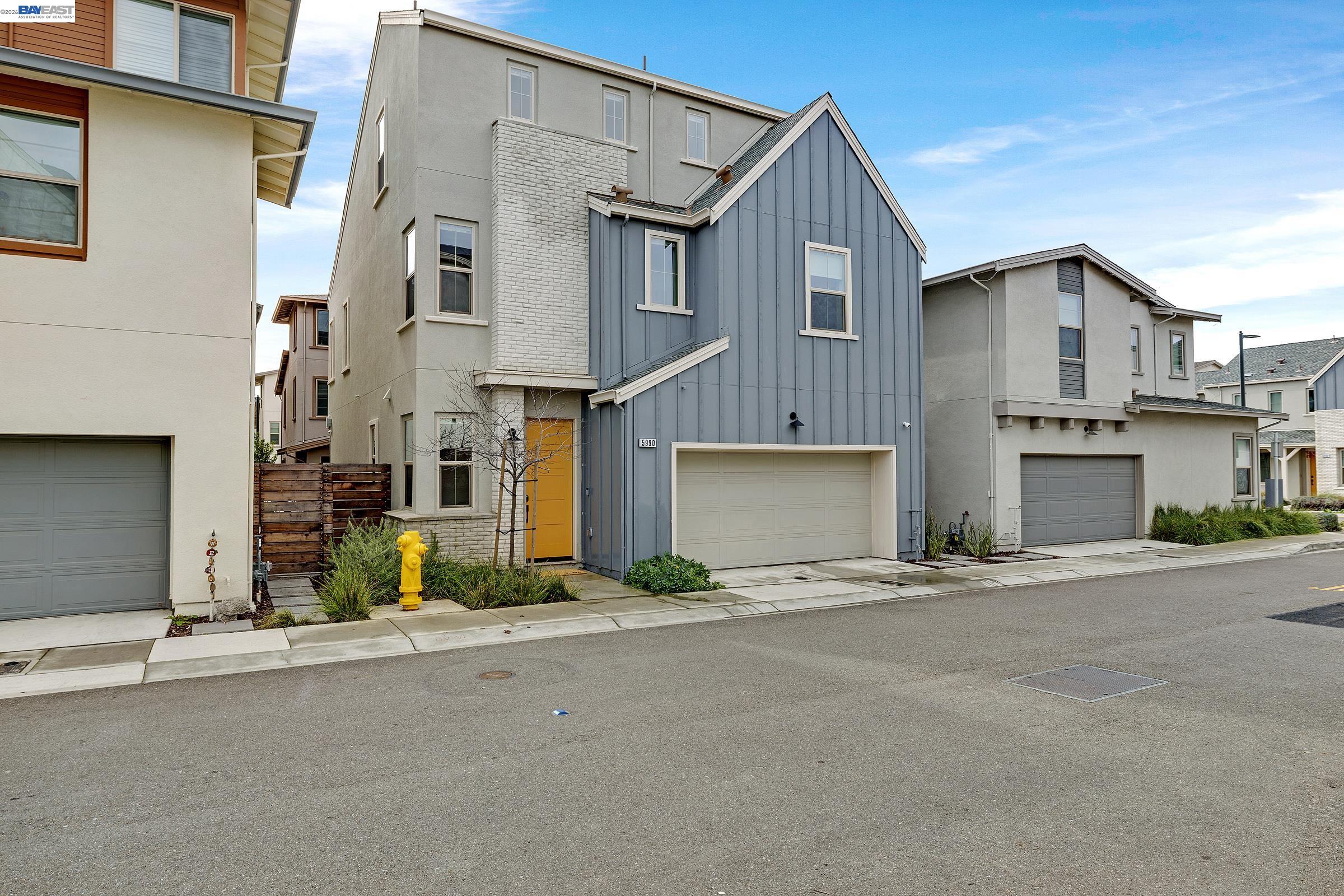 Detail Gallery Image 4 of 43 For 5990 Peridot Pl, Dublin,  CA 94568 - 4 Beds | 2/1 Baths