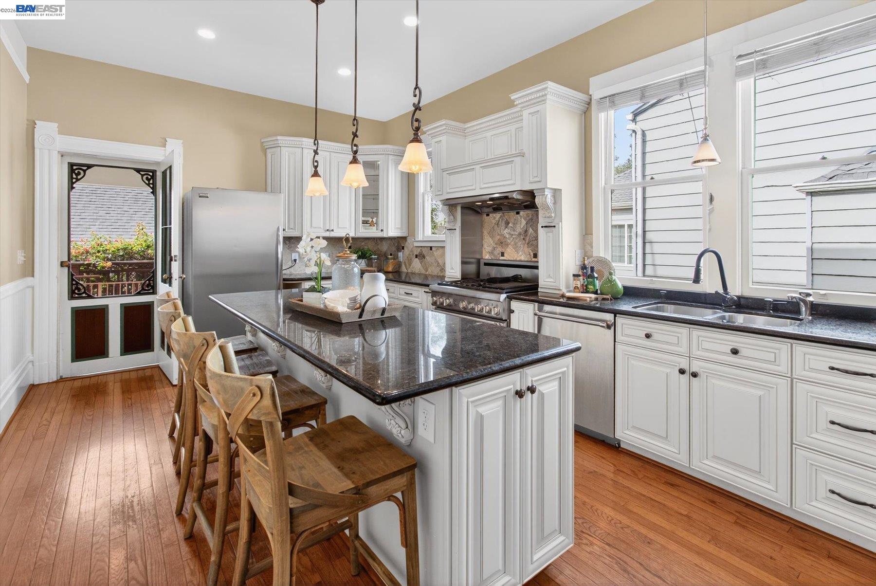 Detail Gallery Image 22 of 54 For 2214 Clinton Ave, Alameda,  CA 94501 - 4 Beds | 3 Baths