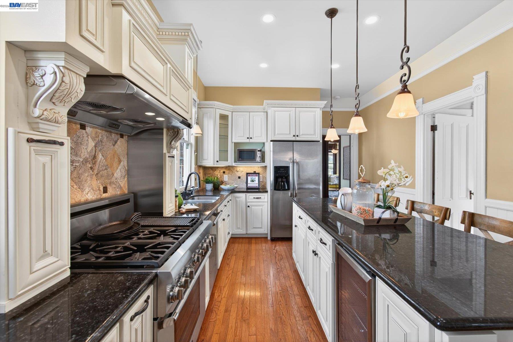 Detail Gallery Image 23 of 54 For 2214 Clinton Ave, Alameda,  CA 94501 - 4 Beds | 3 Baths