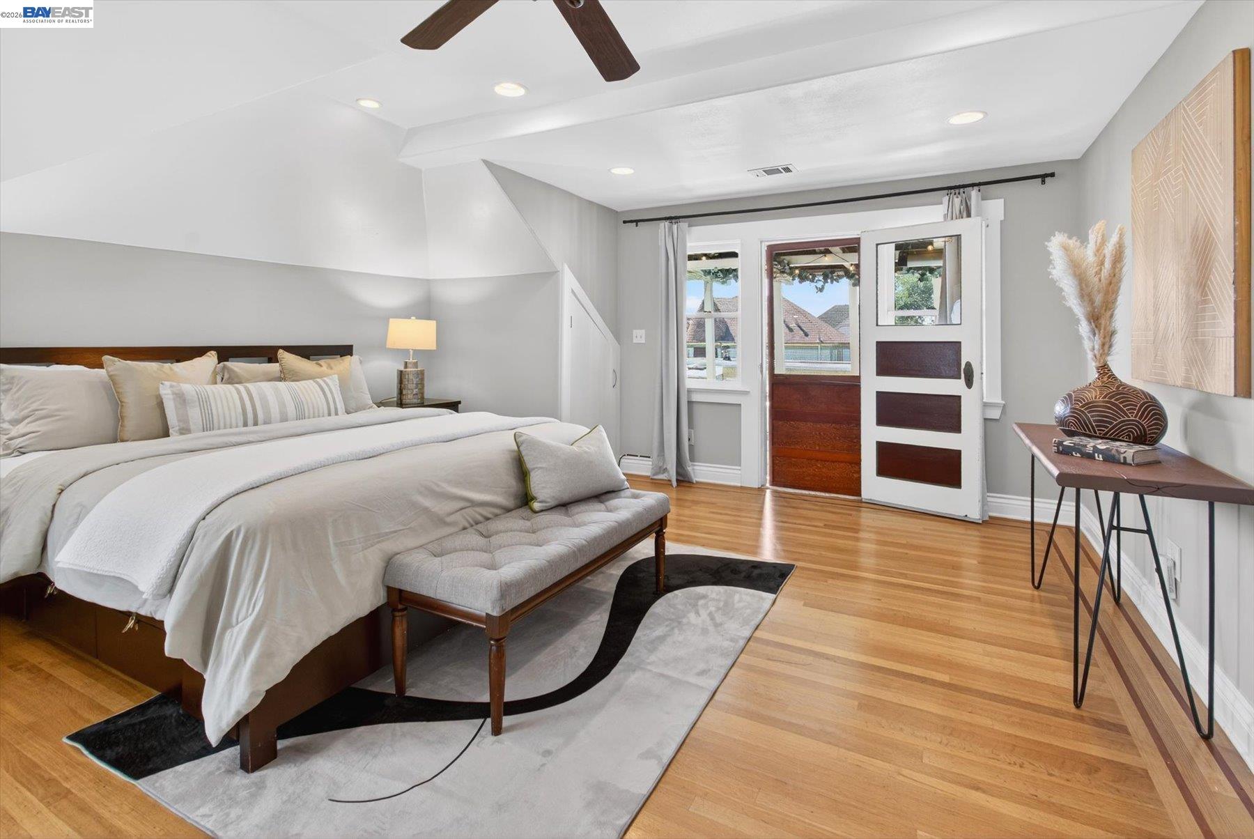 Detail Gallery Image 31 of 54 For 2214 Clinton Ave, Alameda,  CA 94501 - 4 Beds | 3 Baths