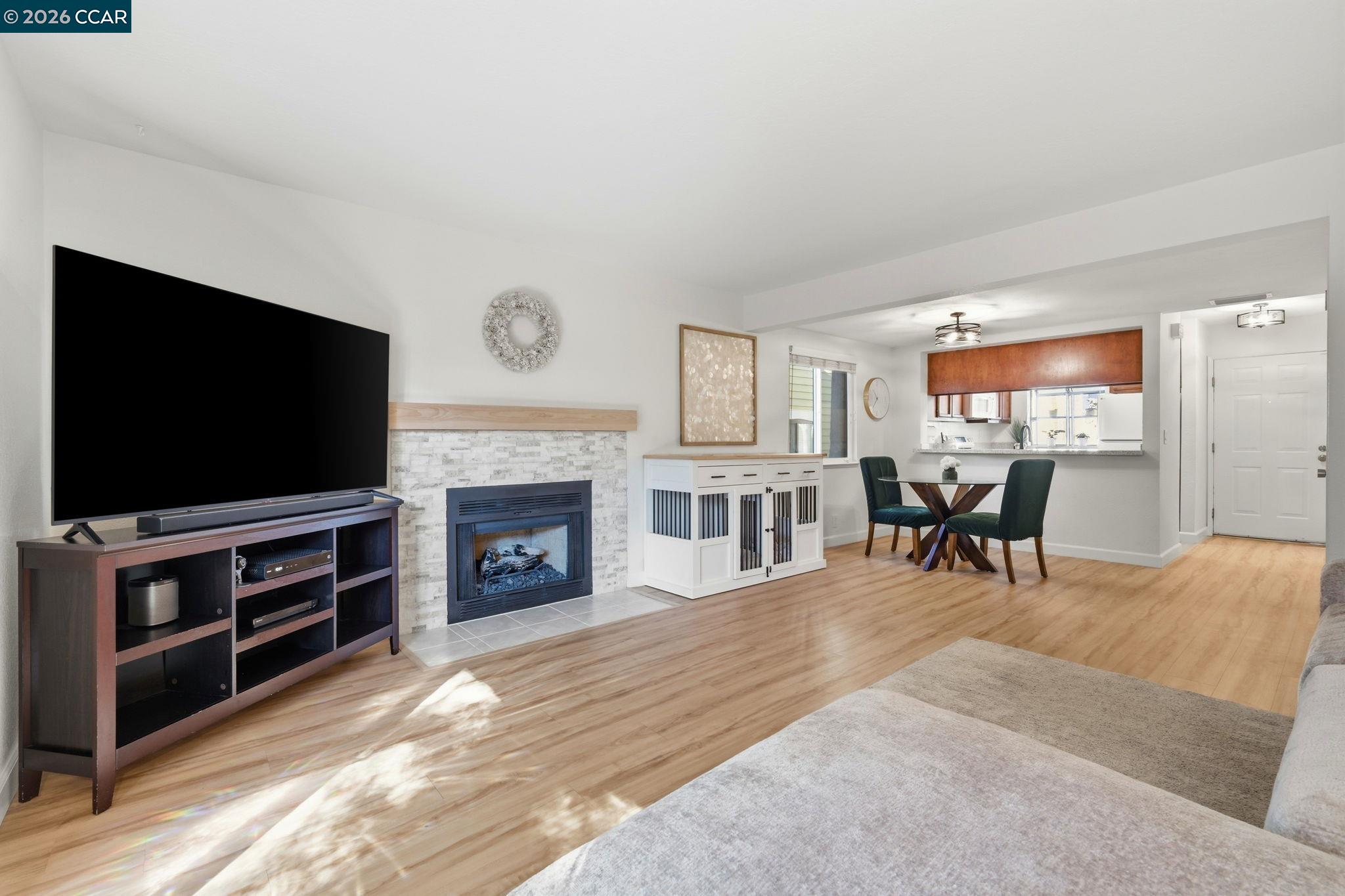 Photo #4: 41125595 Listing: Photo #4