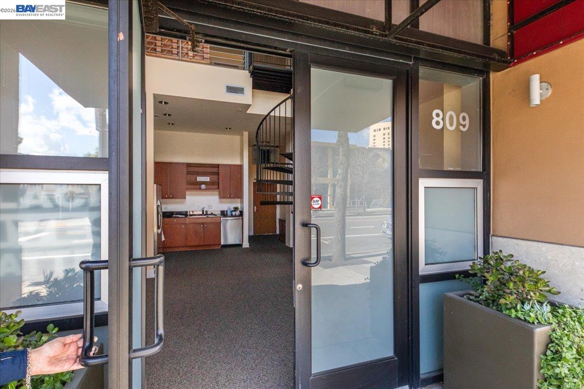 Detail Gallery Image 3 of 39 For 809 Clay, Oakland,  CA 94607 - – Beds | – Baths