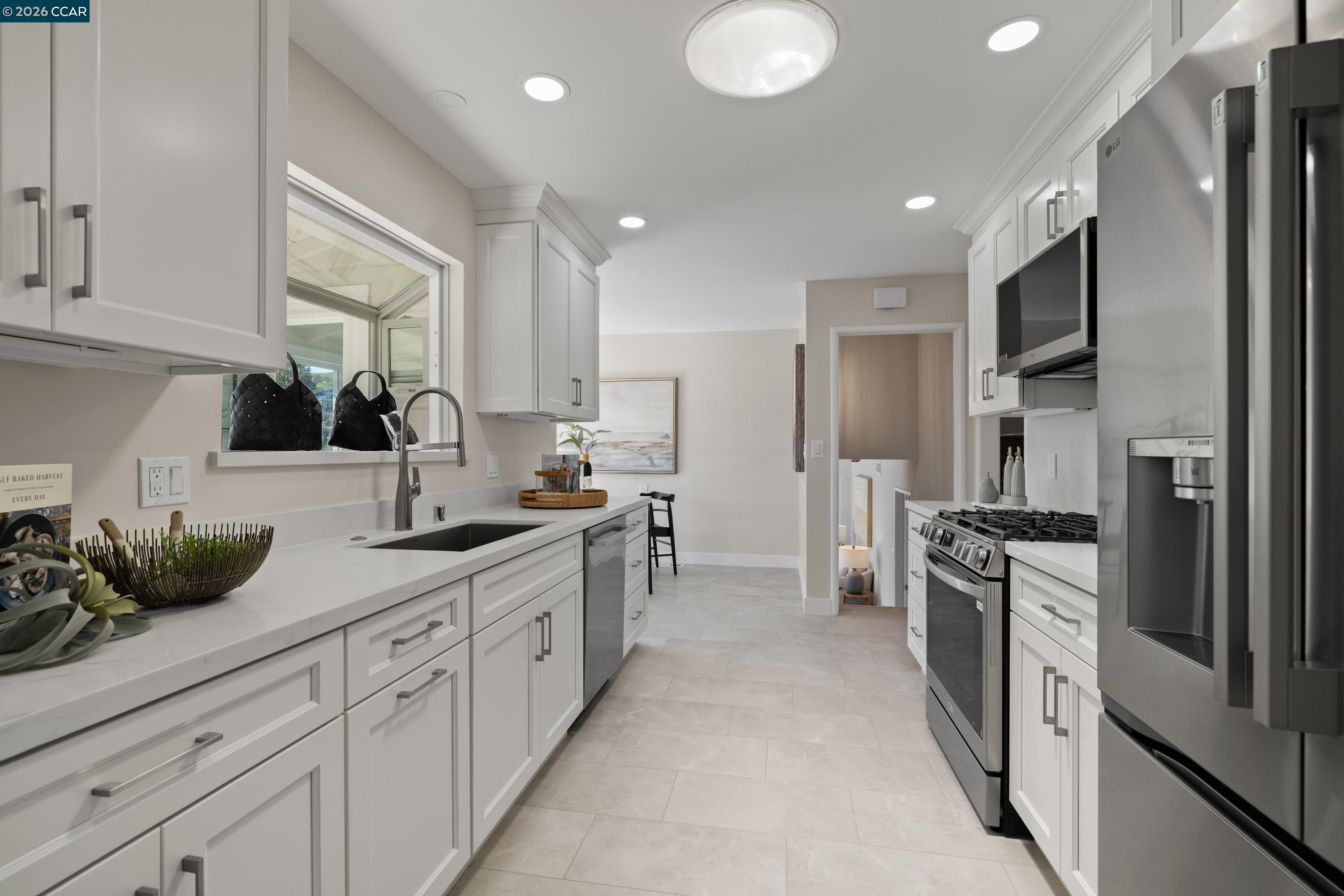 Detail Gallery Image 11 of 33 For 1020 Sanders Dr, Moraga,  CA 94556 - 3 Beds | 2/1 Baths