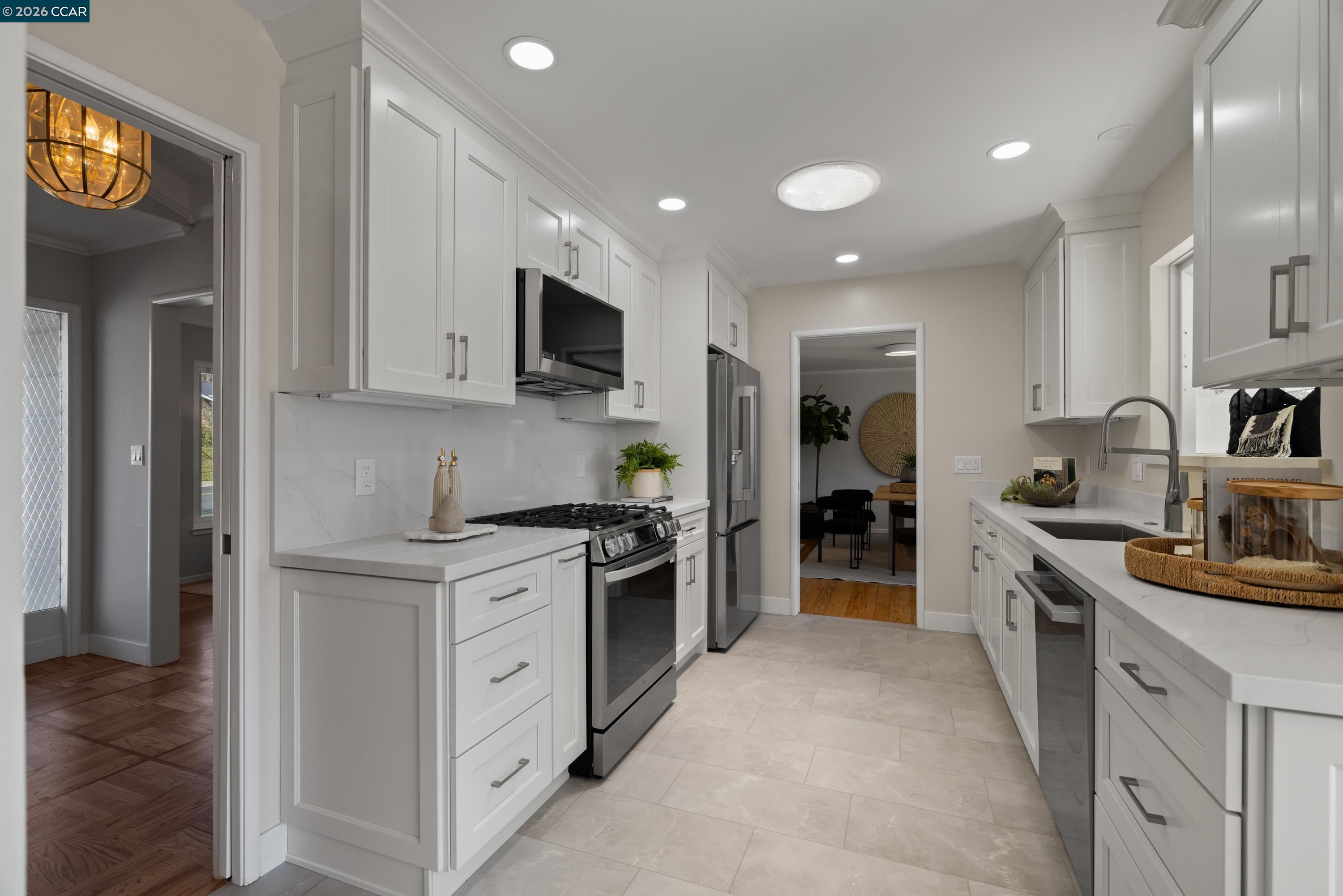 Detail Gallery Image 12 of 33 For 1020 Sanders Dr, Moraga,  CA 94556 - 3 Beds | 2/1 Baths