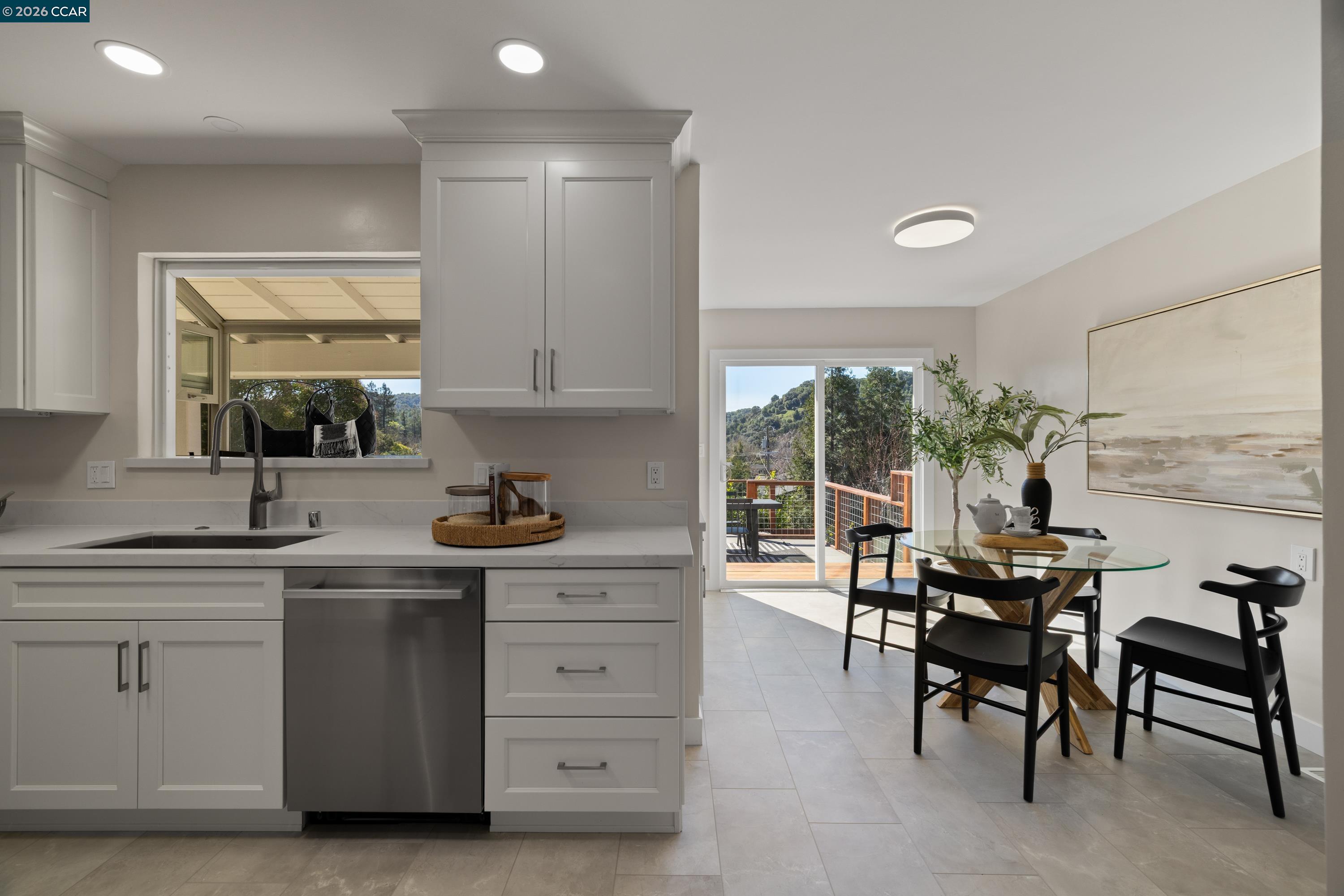 Detail Gallery Image 13 of 33 For 1020 Sanders Dr, Moraga,  CA 94556 - 3 Beds | 2/1 Baths