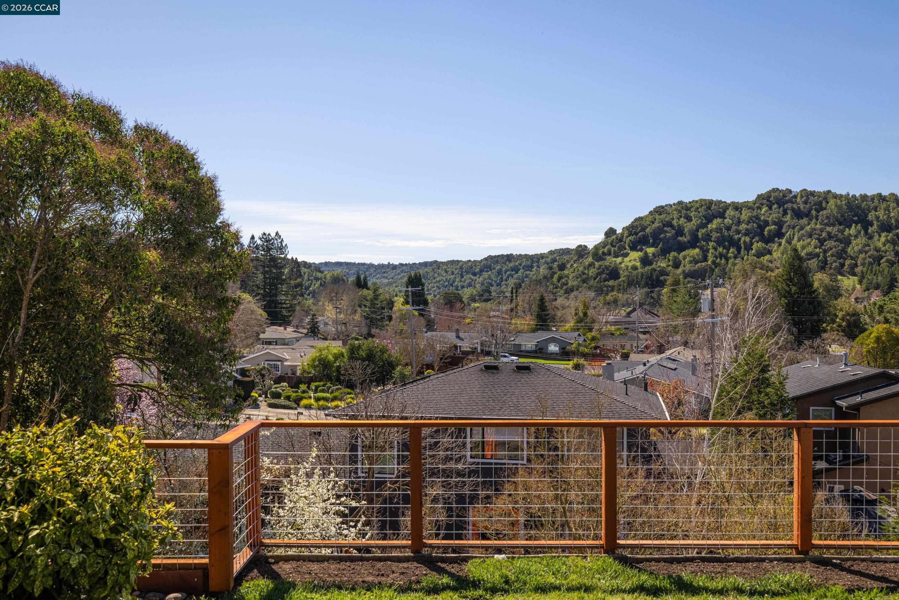 Detail Gallery Image 27 of 33 For 1020 Sanders Dr, Moraga,  CA 94556 - 3 Beds | 2/1 Baths