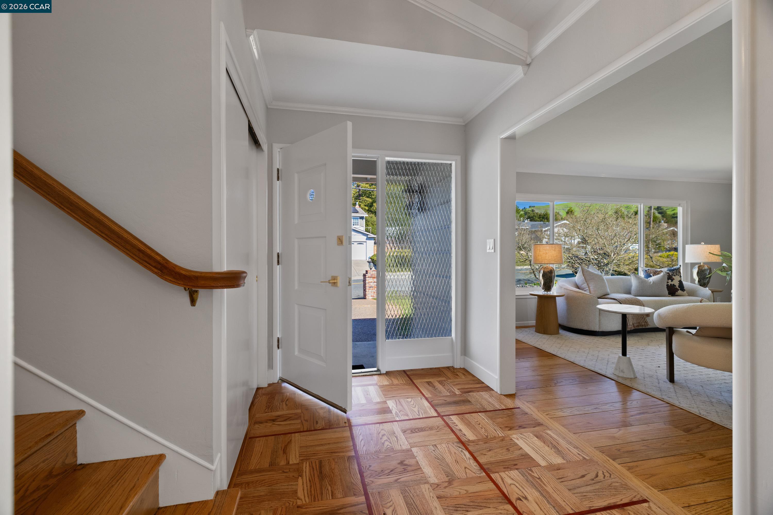 Detail Gallery Image 4 of 33 For 1020 Sanders Dr, Moraga,  CA 94556 - 3 Beds | 2/1 Baths